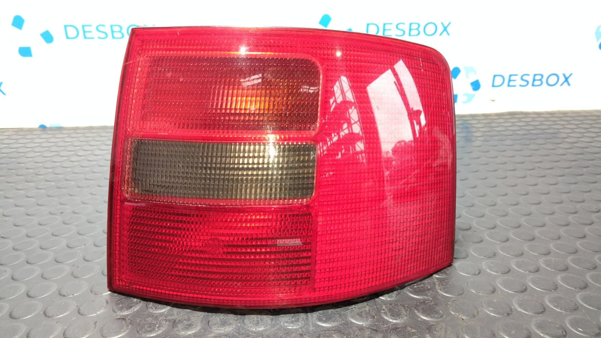 Recambio de PILOTO TRASERO DERECHO para AUDI ALLROAD QUATTRO (4B5) 2.5 TDI (132kW) AKE referencia OEM IAM 4B9945096D - GRIS