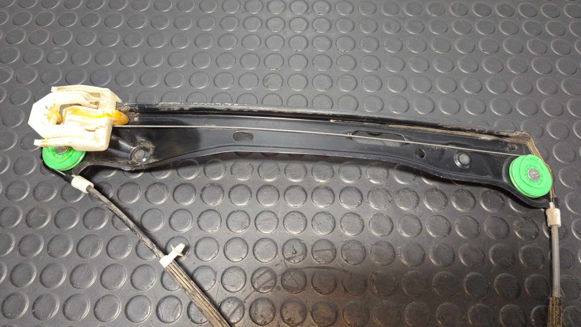 Recambio de ELEVALUNAS DELANTERO IZQUIERDO para BMW SERIE 1 BERLINA (E81/E87) 118d M47N204D4 referencia OEM IAM 7067795 - NEGRO 3