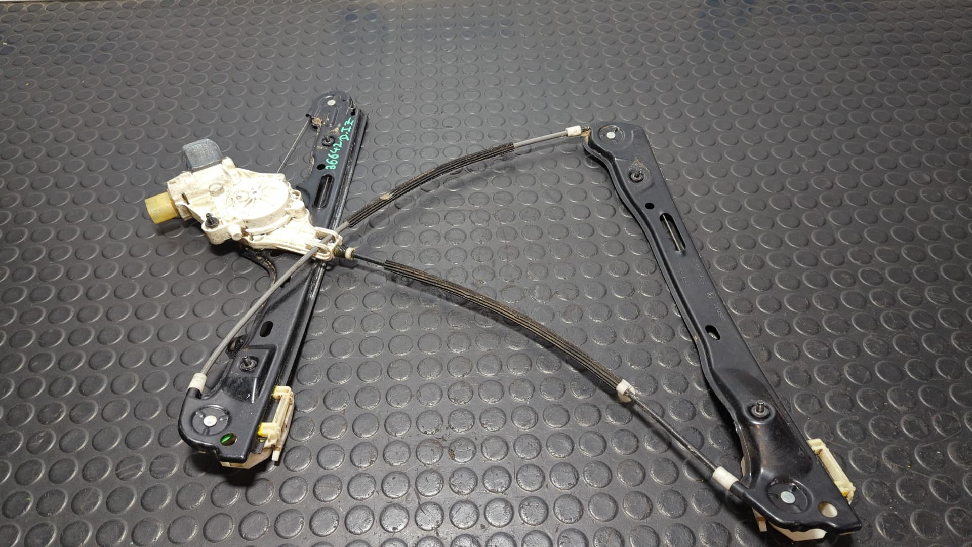 Recambio de ELEVALUNAS DELANTERO IZQUIERDO para BMW SERIE 1 BERLINA (E81/E87) 118d M47N204D4 referencia OEM IAM 7067795 - NEGRO 5