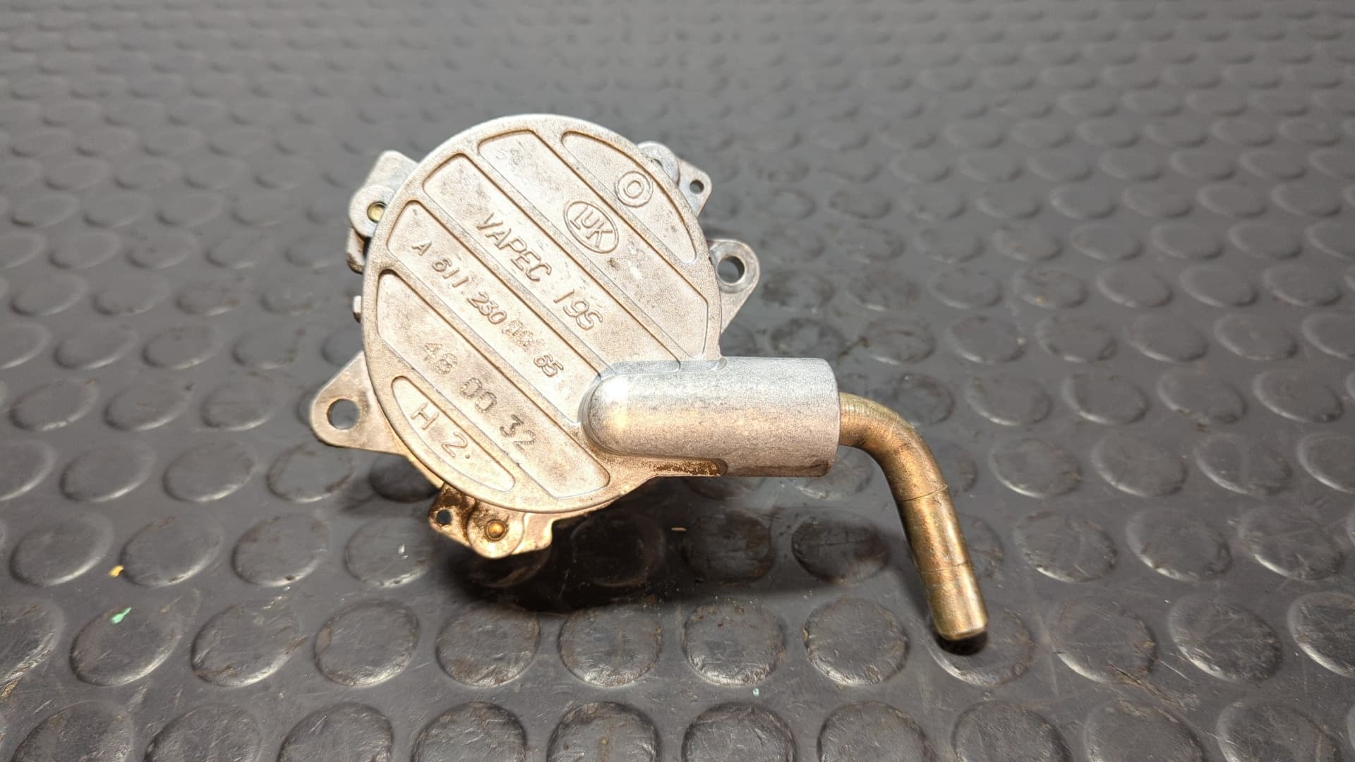 Recambio de DEPRESOR FRENO / BOMBA VACIO para MERCEDES-BENZ CLASE C (W203) BERLINA 220 CDI (203.006) 611962 referencia OEM IAM A6112300065 - GRIS