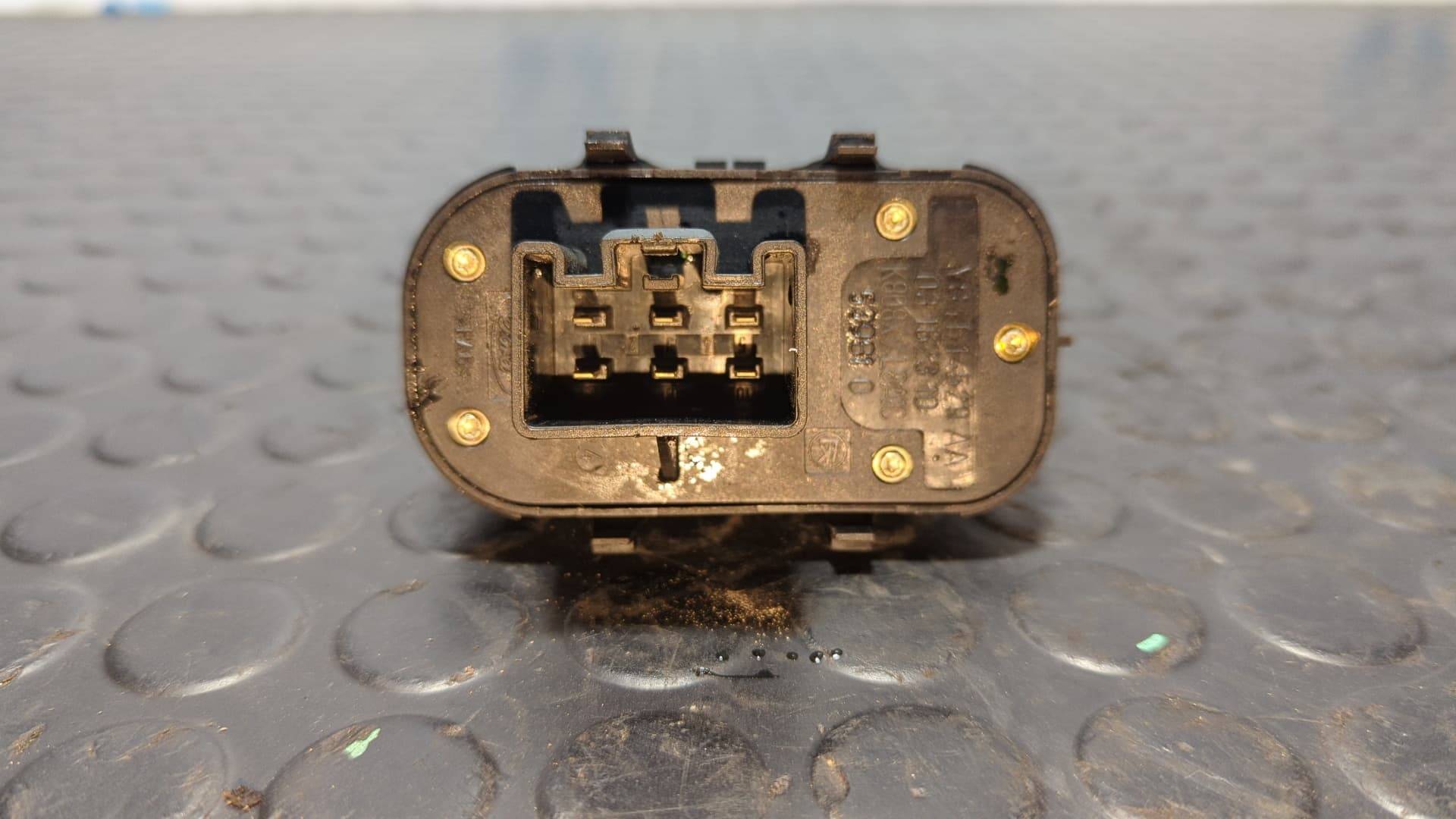 Recambio de MANDO ELEVALUNAS DELANTERO IZQUIERDO para FORD FOCUS BERLINA (CAK) Ghia FFDA referencia OEM IAM YS4T14529AA - GRIS 3