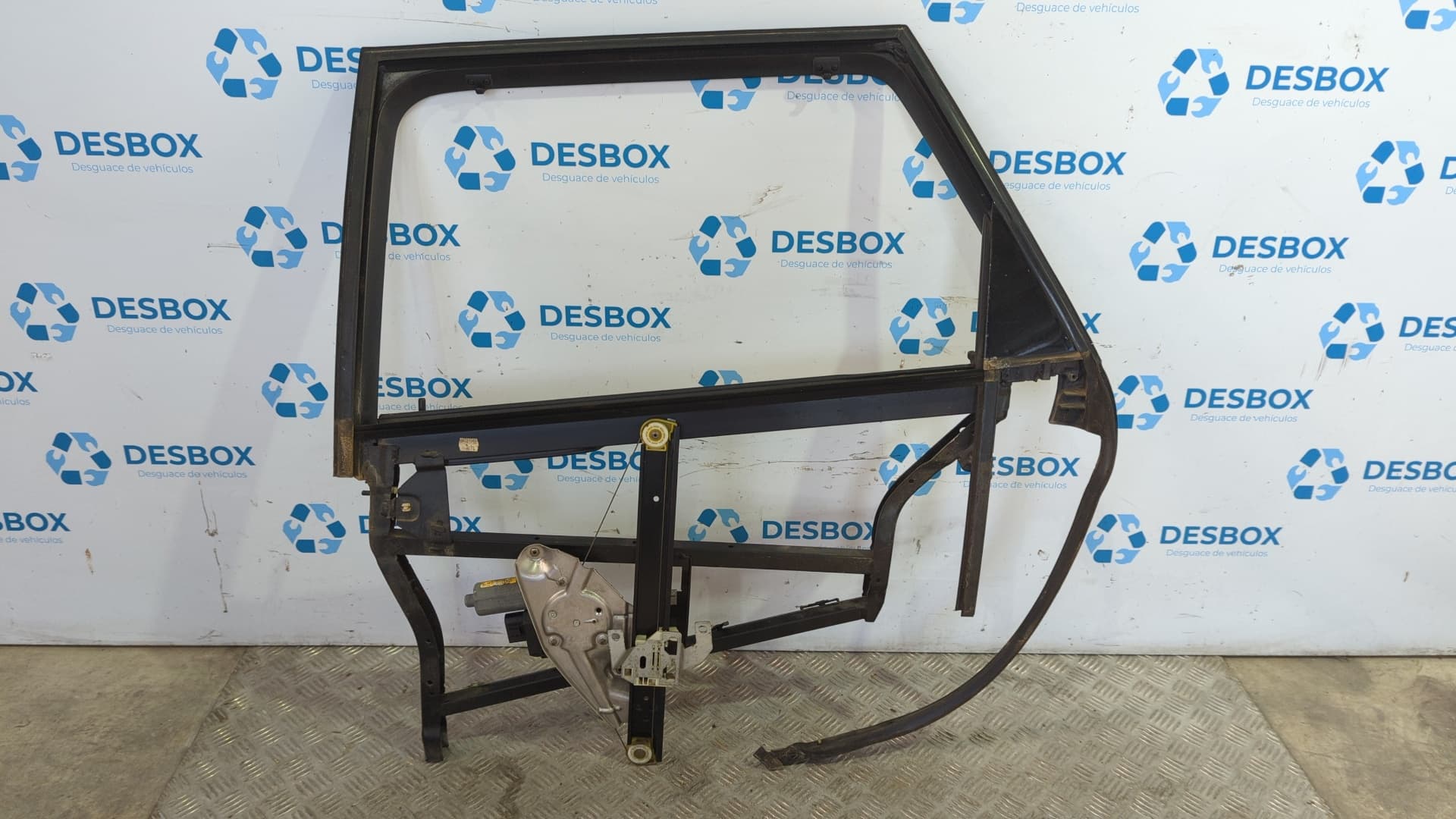 Recambio de ELEVALUNAS TRASERO IZQUIERDO para AUDI ALLROAD QUATTRO (4B5) 2.5 TDI (132kW) AKE referencia OEM IAM 4B0839397B - GRIS