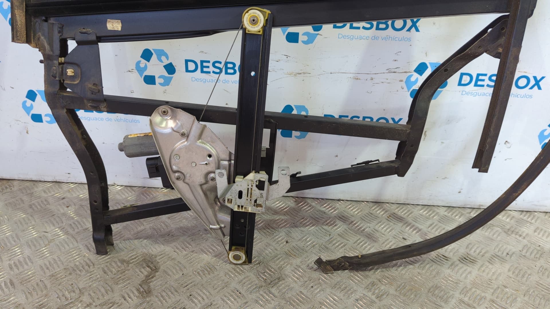Recambio de ELEVALUNAS TRASERO IZQUIERDO para AUDI ALLROAD QUATTRO (4B5) 2.5 TDI (132kW) AKE referencia OEM IAM 4B0839397B - GRIS 4