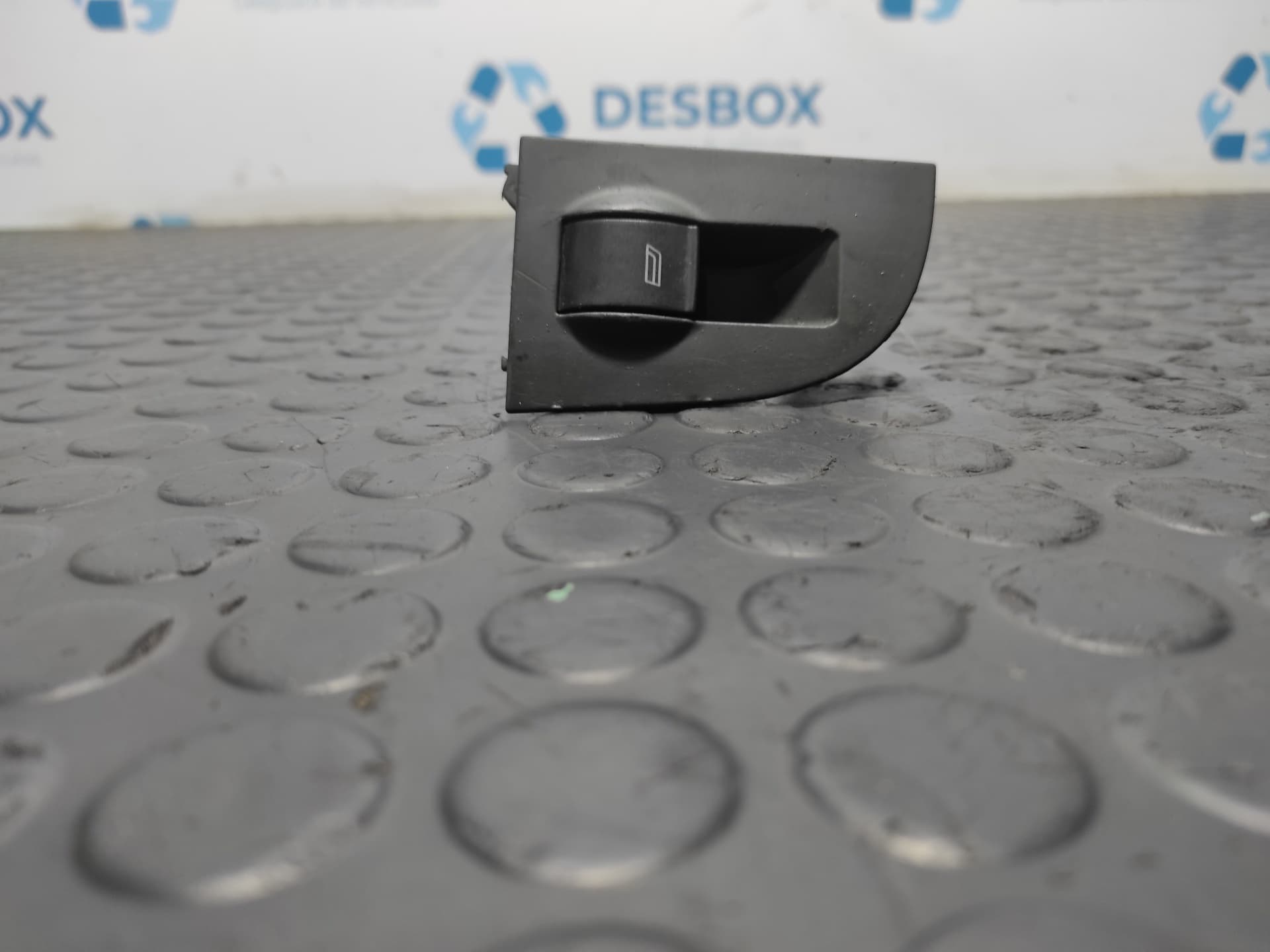 Recambio de MANDO ELEVALUNAS TRASERO IZQUIERDO para AUDI ALLROAD QUATTRO (4B5) 2.5 TDI (132kW) AKE referencia OEM IAM 4B0959855 - GRIS