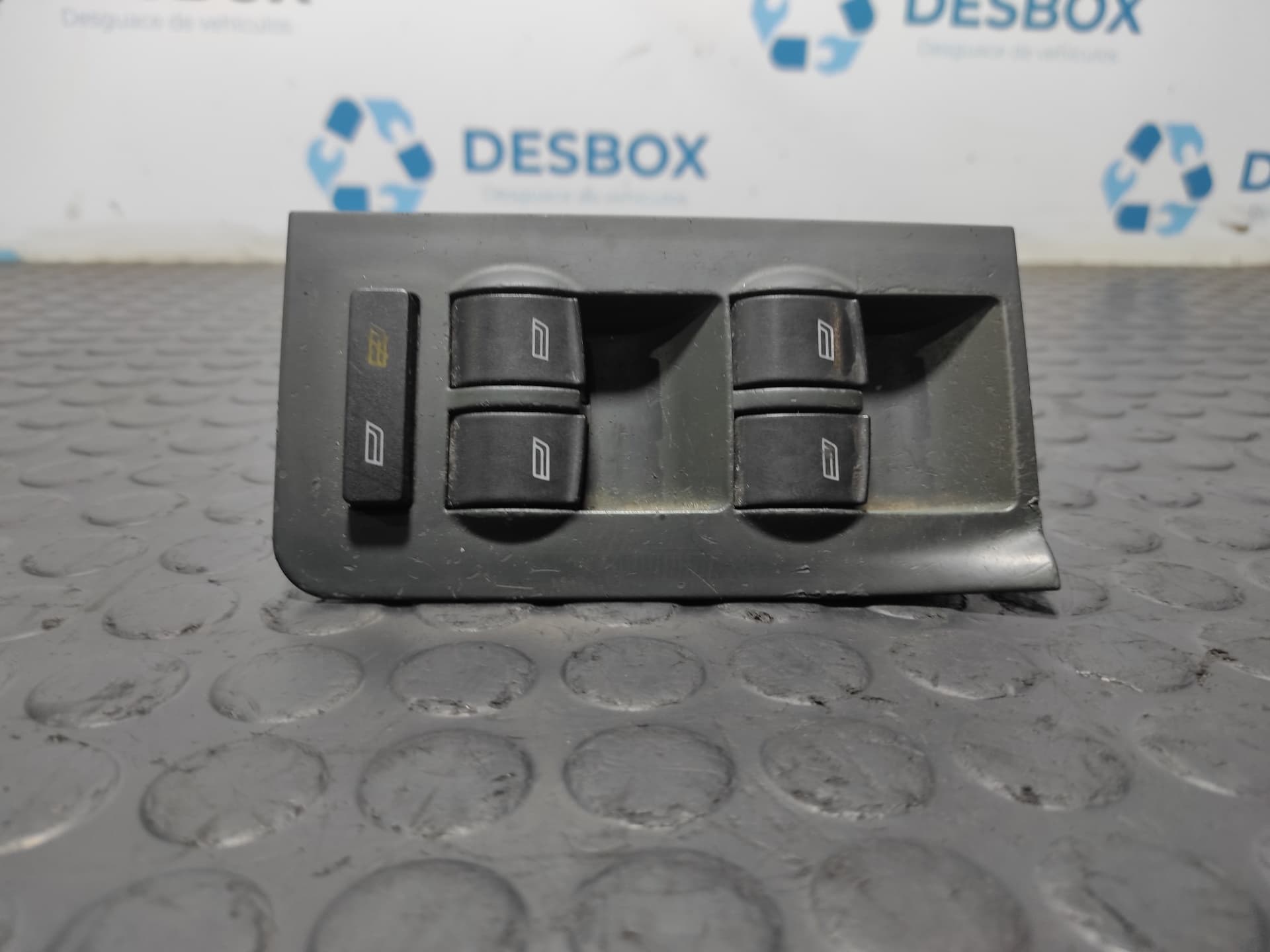Recambio de MANDO ELEVALUNAS DELANTERO IZQUIERDO para AUDI ALLROAD QUATTRO (4B5) 2.5 TDI (132kW) AKE referencia OEM IAM 4B0959851 - GRIS