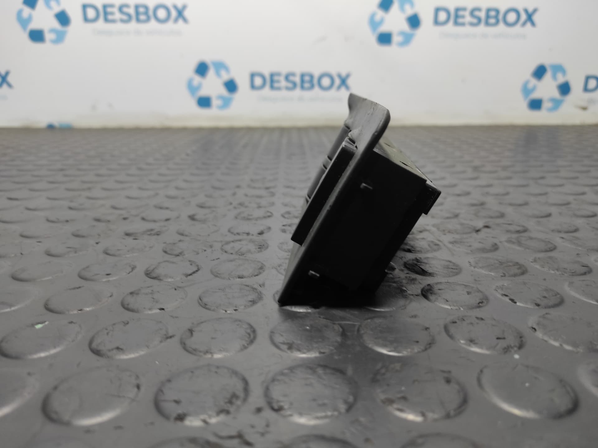 Recambio de MANDO ELEVALUNAS DELANTERO IZQUIERDO para AUDI ALLROAD QUATTRO (4B5) 2.5 TDI (132kW) AKE referencia OEM IAM 4B0959851 - GRIS 4