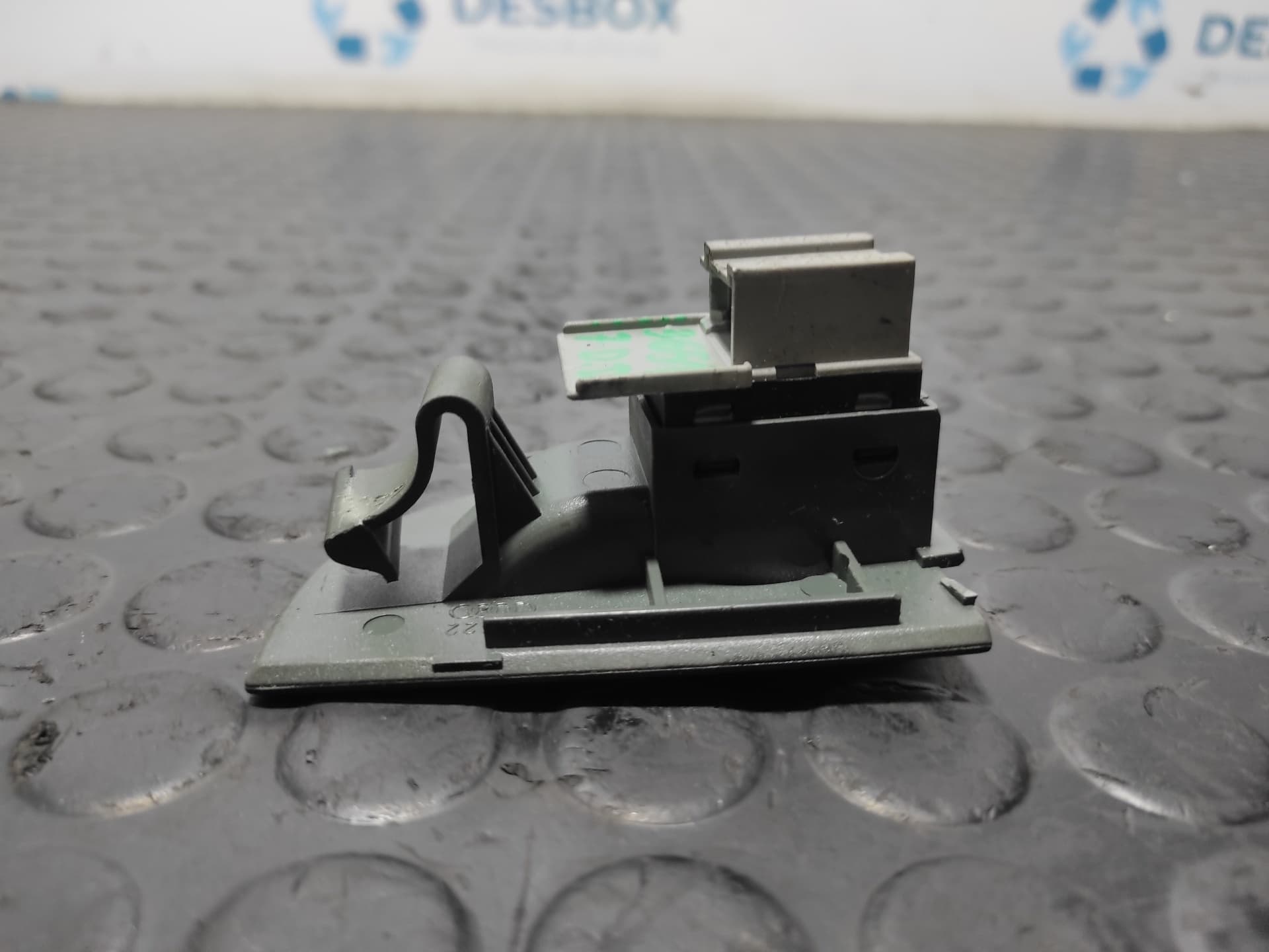 Recambio de MANDO ELEVALUNAS DELANTERO DERECHO para AUDI ALLROAD QUATTRO (4B5) 2.5 TDI (132kW) AKE referencia OEM IAM 4B0959855 - GRIS 4