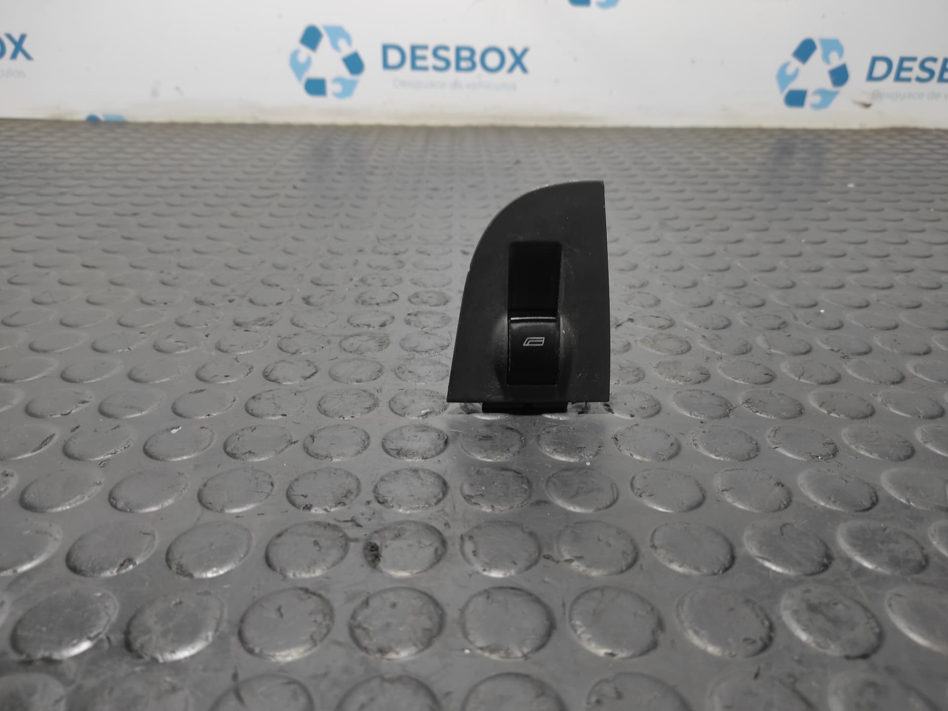 Recambio de MANDO ELEVALUNAS DELANTERO DERECHO para AUDI ALLROAD QUATTRO (4B5) 2.5 TDI (132kW) AKE referencia OEM IAM 4B0959855 - GRIS