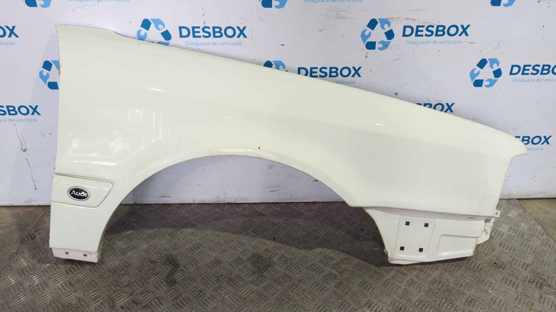 Recambio de ALETA DELANTERA DERECHA para AUDI COUPE (8B3)