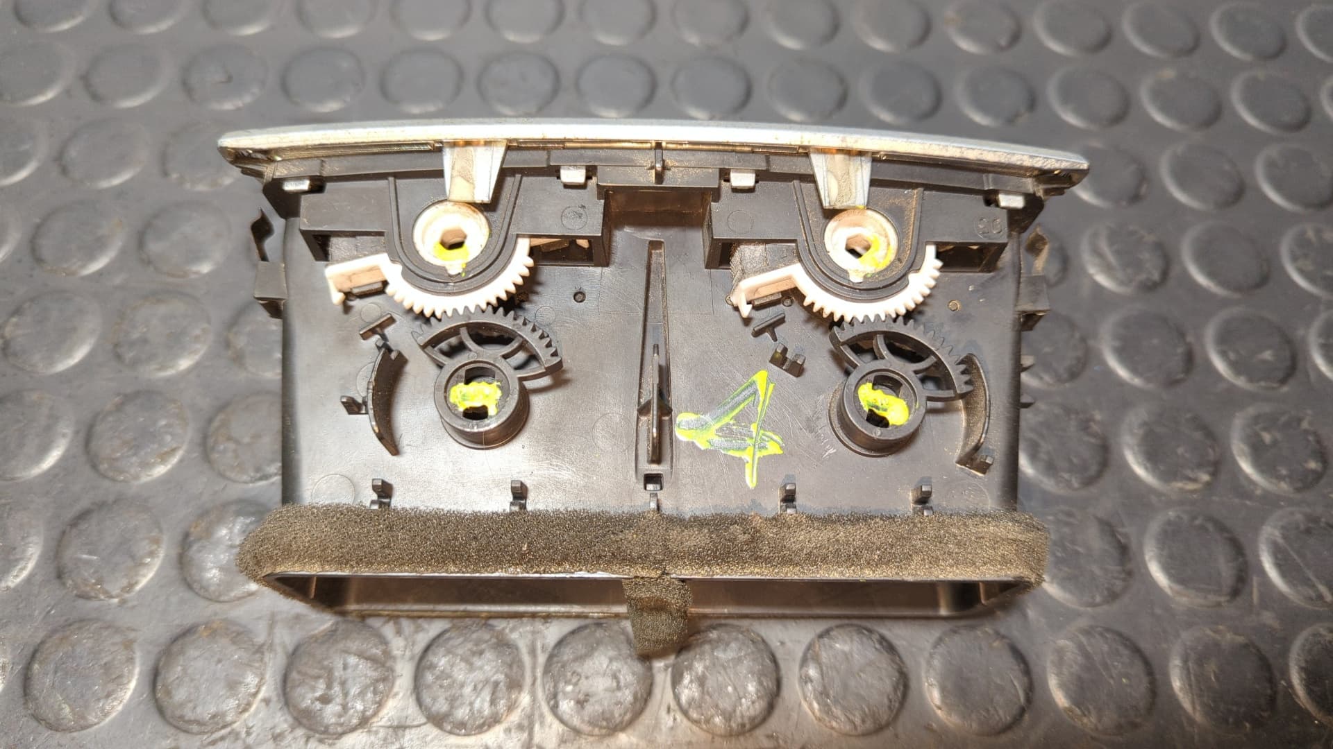 Recambio de REJILLA AIREADORA para AUDI Q7 (4L) referencia OEM IAM 4L0819203 2
