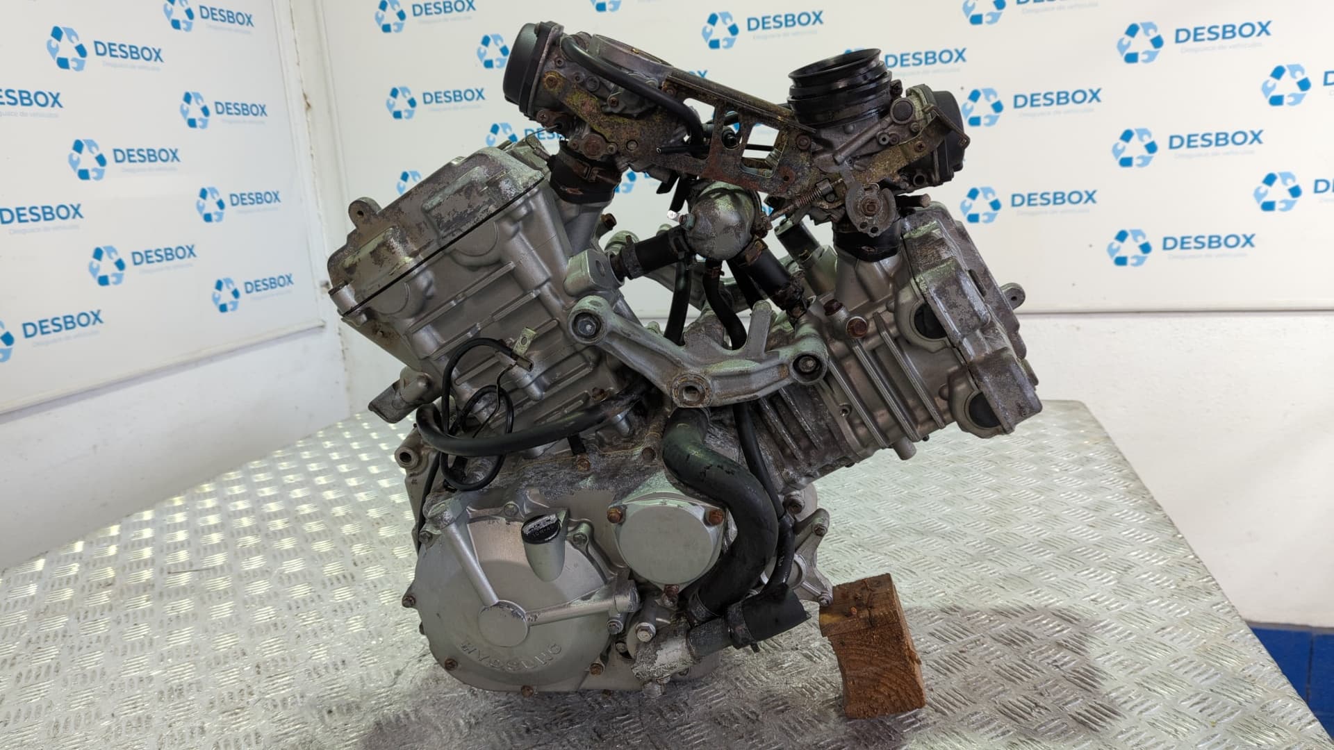 Recambio de MOTOR  para HYOSUNG COMET 650 referencia OEM IAM GT650 - NEGRO 2