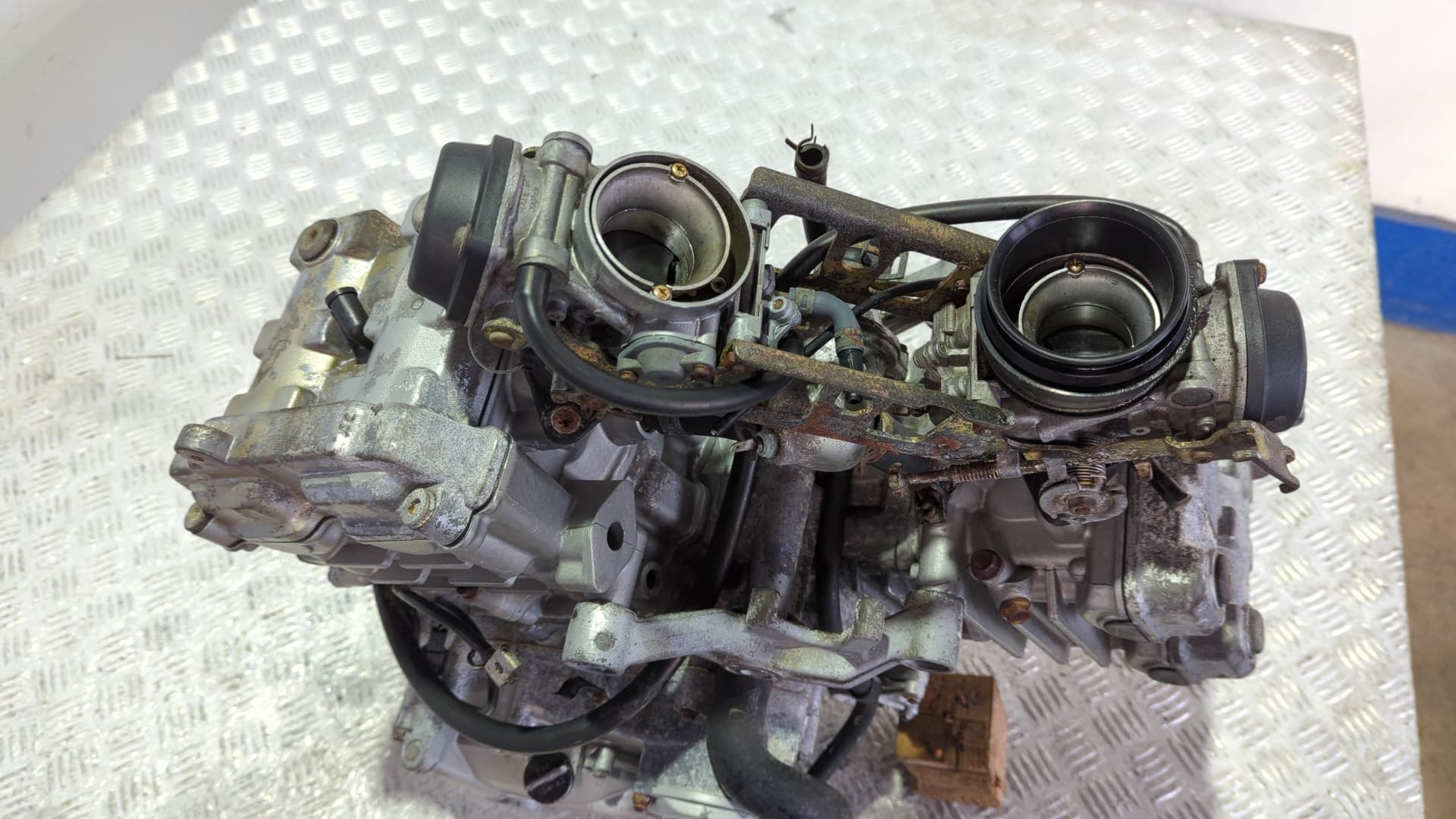 Recambio de MOTOR  para HYOSUNG COMET 650 referencia OEM IAM GT650 - NEGRO 4