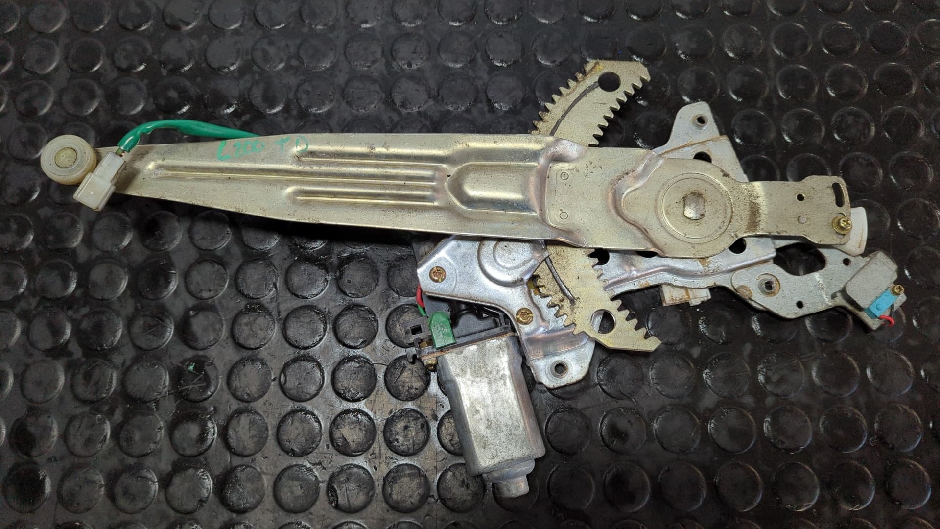 Recambio de ELEVALUNAS TRASERO DERECHO para MITSUBISHI L 200 (K6/7) referencia OEM IAM MR144538 4