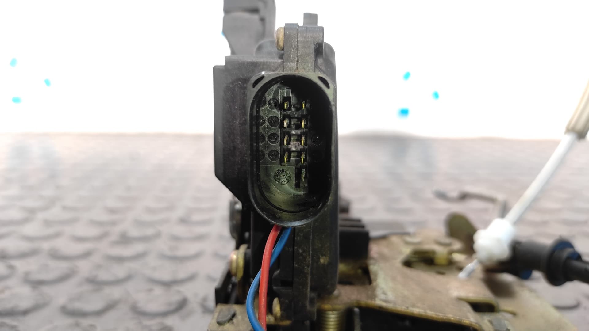 Recambio de CERRADURA PUERTA DELANTERA IZQUIERDA para AUDI ALLROAD QUATTRO (4B5) 2.5 TDI (132kW) AKE - GRIS 3