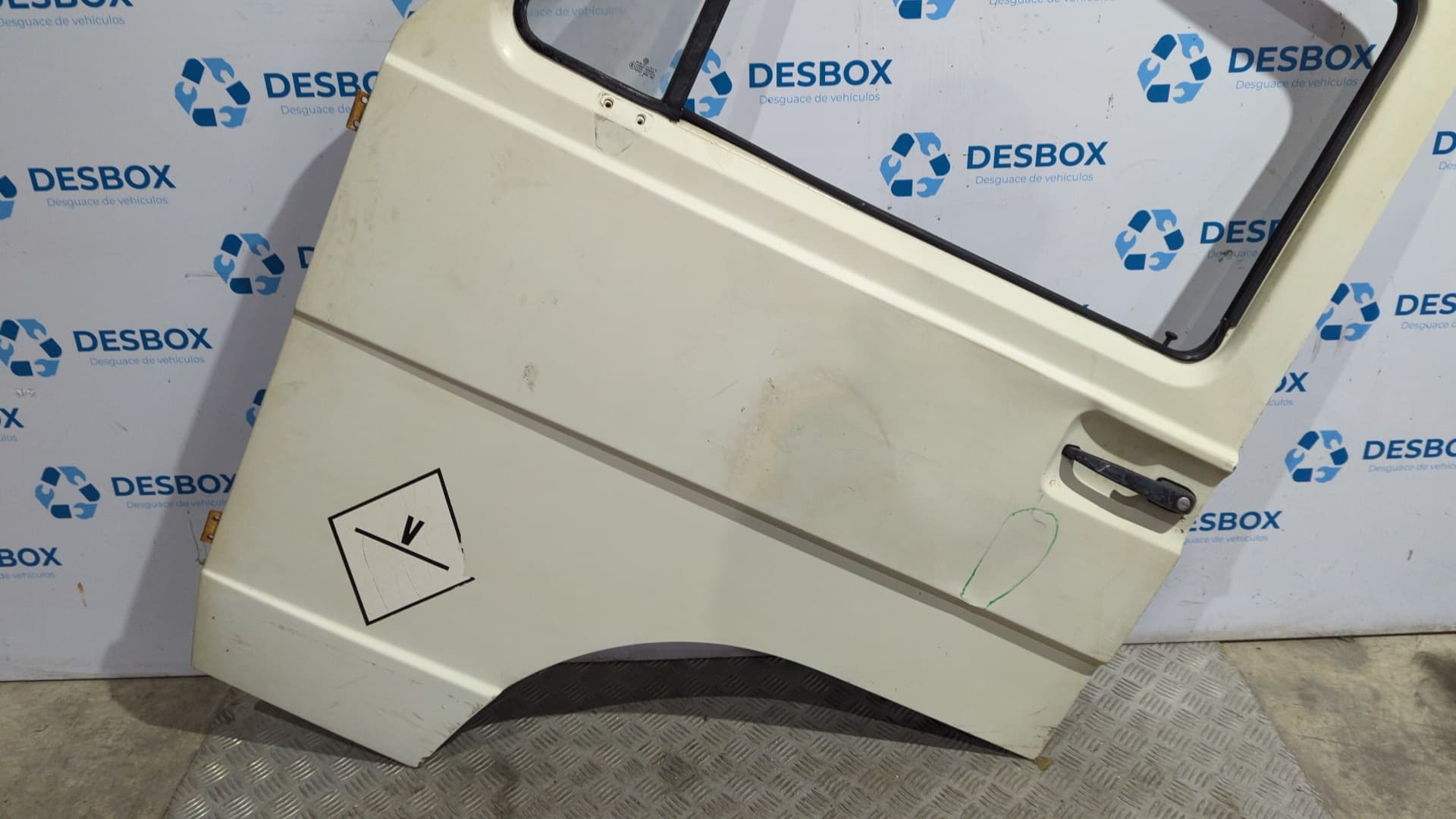 Recambio de PUERTA DELANTERA IZQUIERDA para VOLKSWAGEN LT CAJA 4