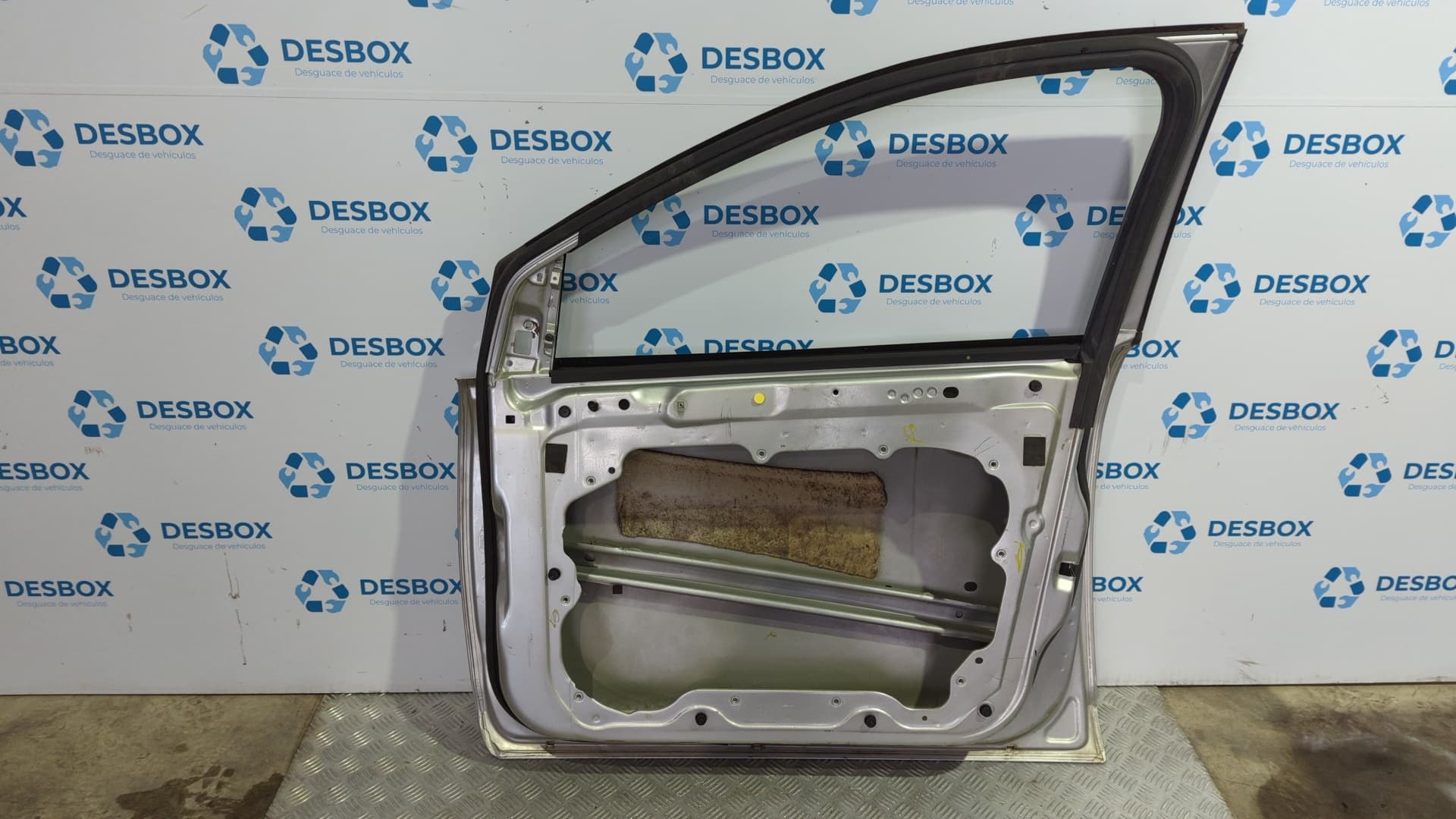 Recambio de PUERTA DELANTERA DERECHA para FORD FOCUS BERLINA (CAP) HWDA - GRIS 4