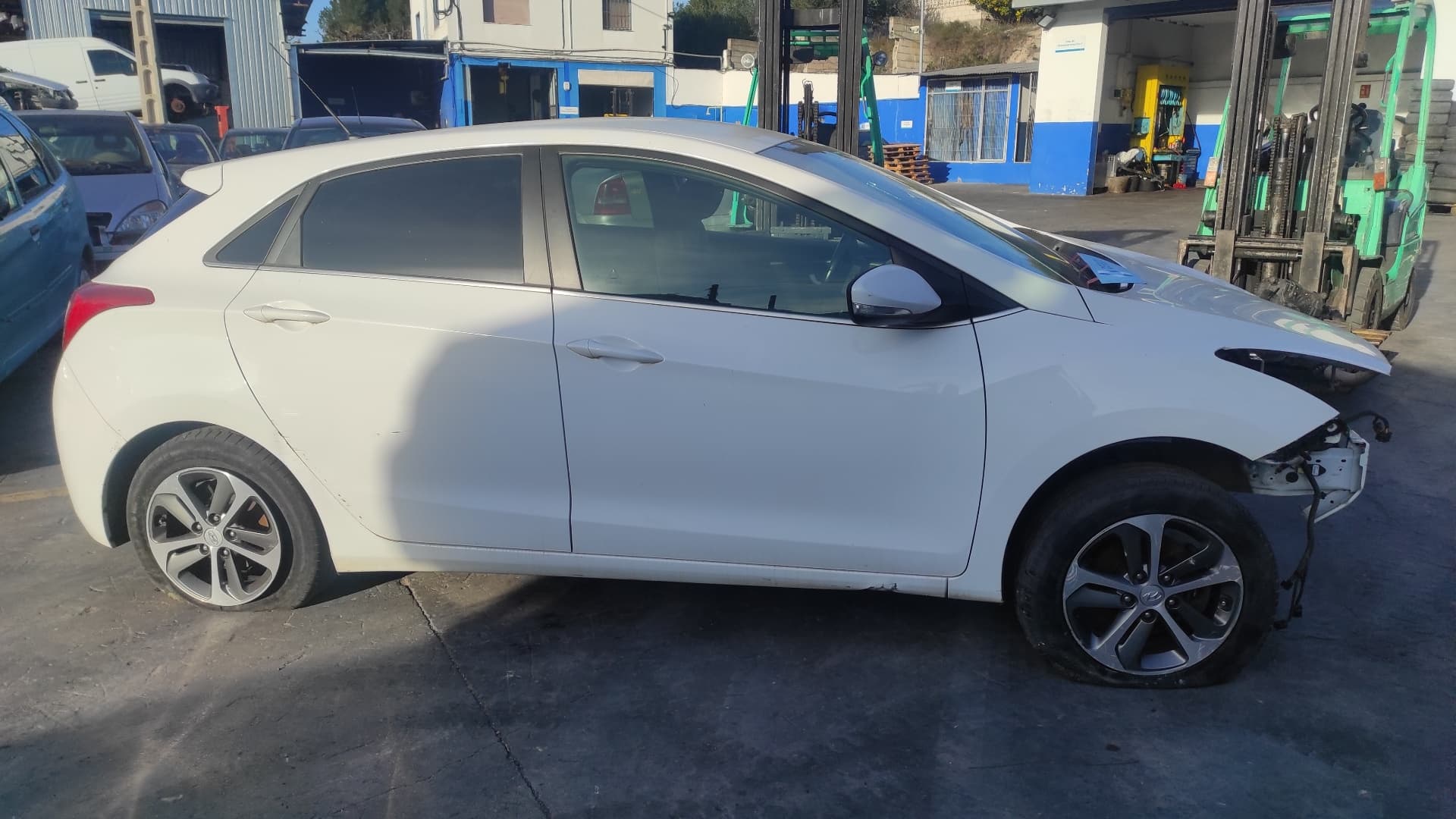 Recambio de REFUERZO PARAGOLPES TRASERO para HYUNDAI I30 1.6 CRDI D4FB - BLANCO 3