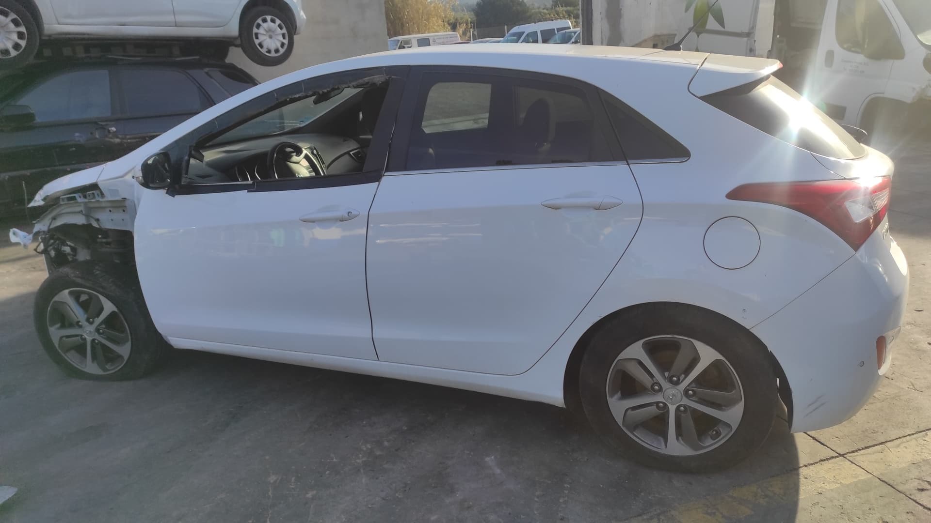 Recambio de REFUERZO PARAGOLPES TRASERO para HYUNDAI I30 1.6 CRDI D4FB - BLANCO 11