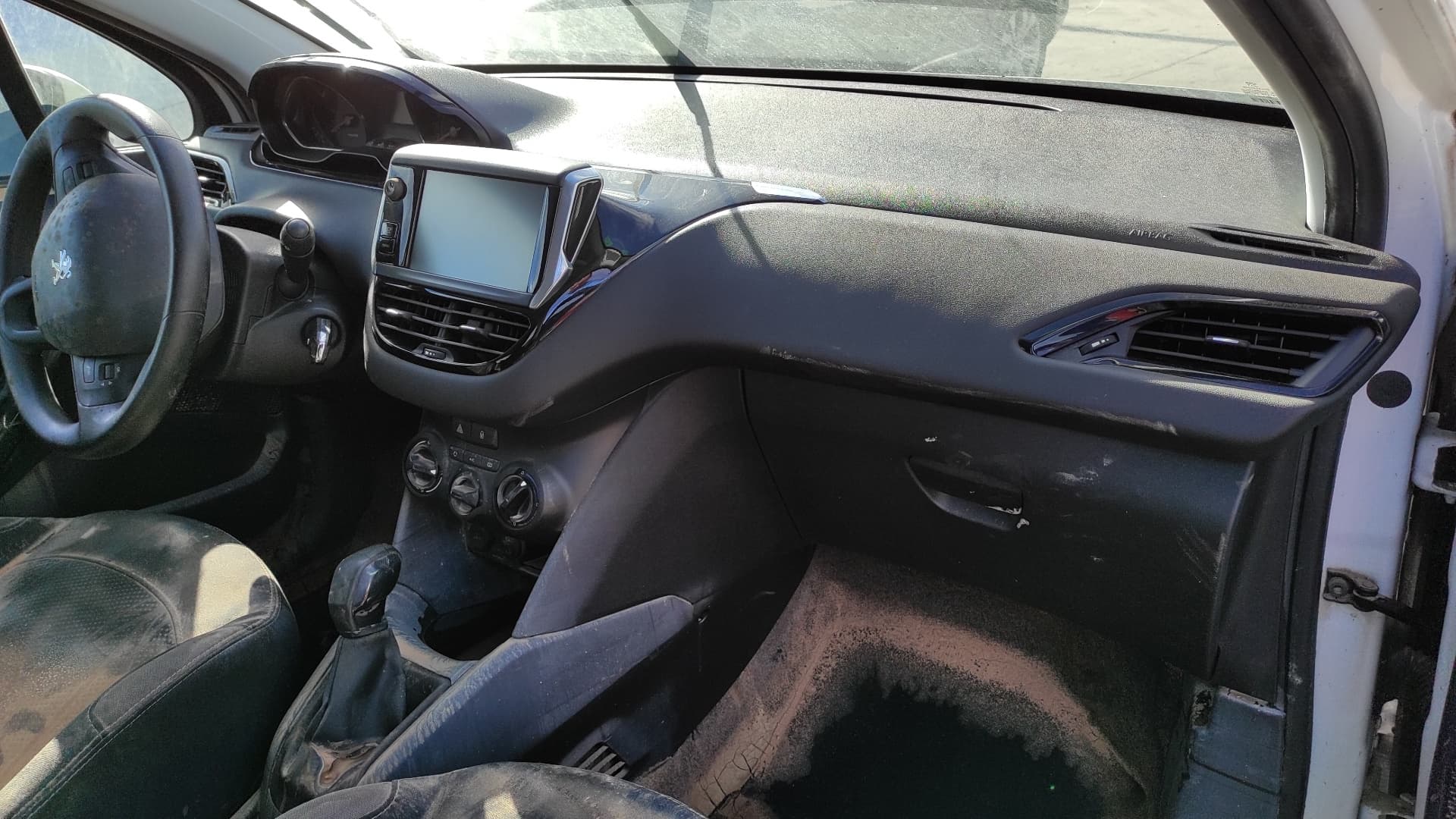 Recambio de REFUERZO PARAGOLPES DELANTERO para PEUGEOT 208 1.6 HDI 9H06 - BLANCO 9
