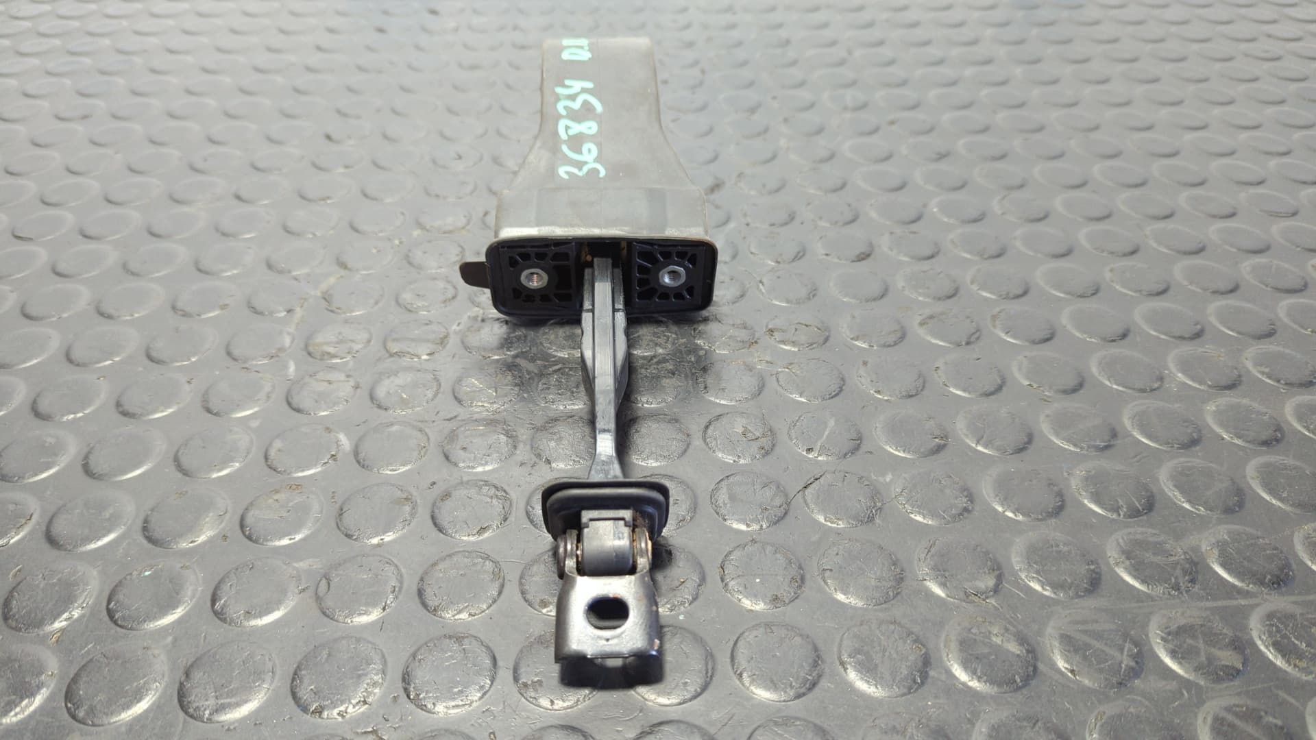 Recambio de RETENEDOR PUERTA DERECHA para VOLKSWAGEN GOLF VII LIM. 1,4 TSI CZDA referencia OEM IAM 5G0837249C - BLANCO 2