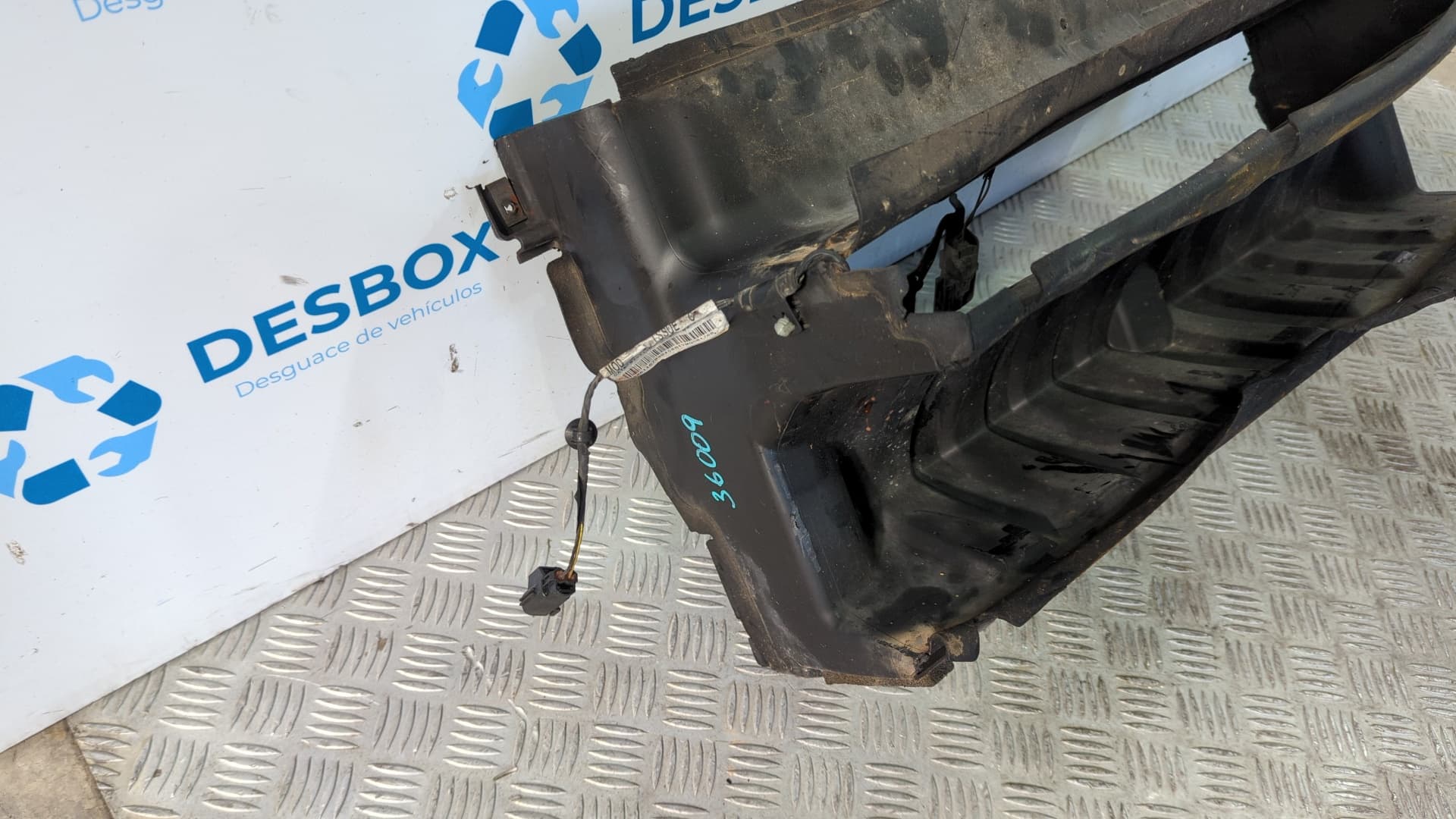 Recambio de CANALIZADOR DE AIRE para LAND ROVER DISCOVERY 276DT referencia OEM IAM DXJ500082P - GRIS 3