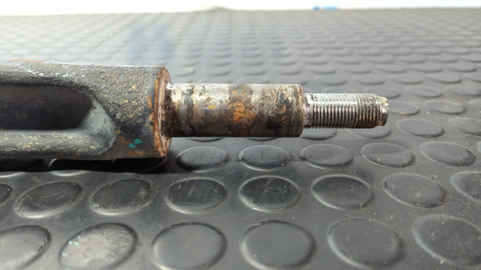 Recambio de BRAZO DERECHO INFERIOR TRASERO  para MITSUBISHI GALLOPER (HYUNDAI) 2.5 Turbodiesel 4D56 - AZUL 2