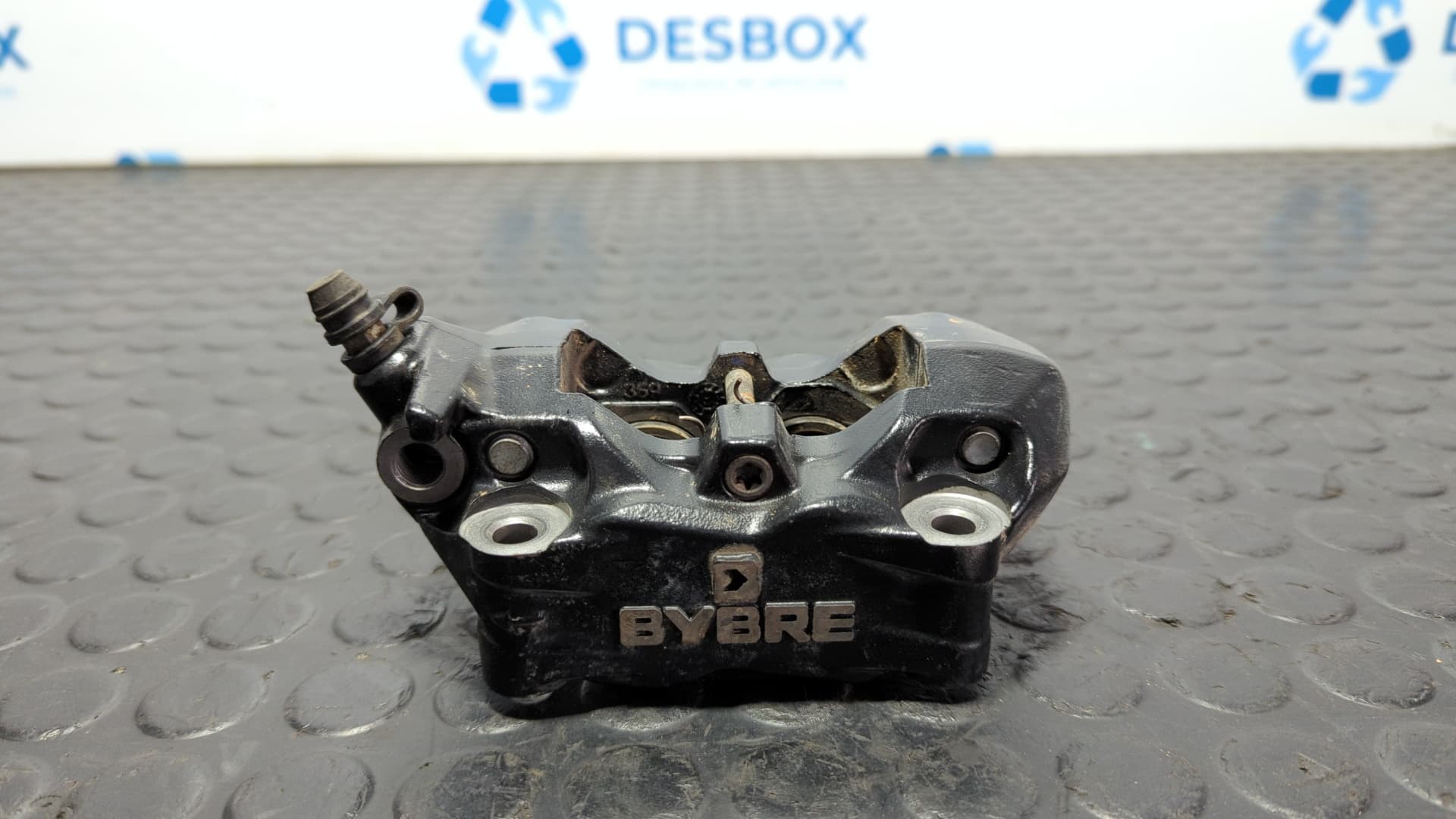 Recambio de PINZA DE FRENO DELANTERA para KTM 125 DUKE * 125CC referencia OEM IAM 62F10 - GRIS