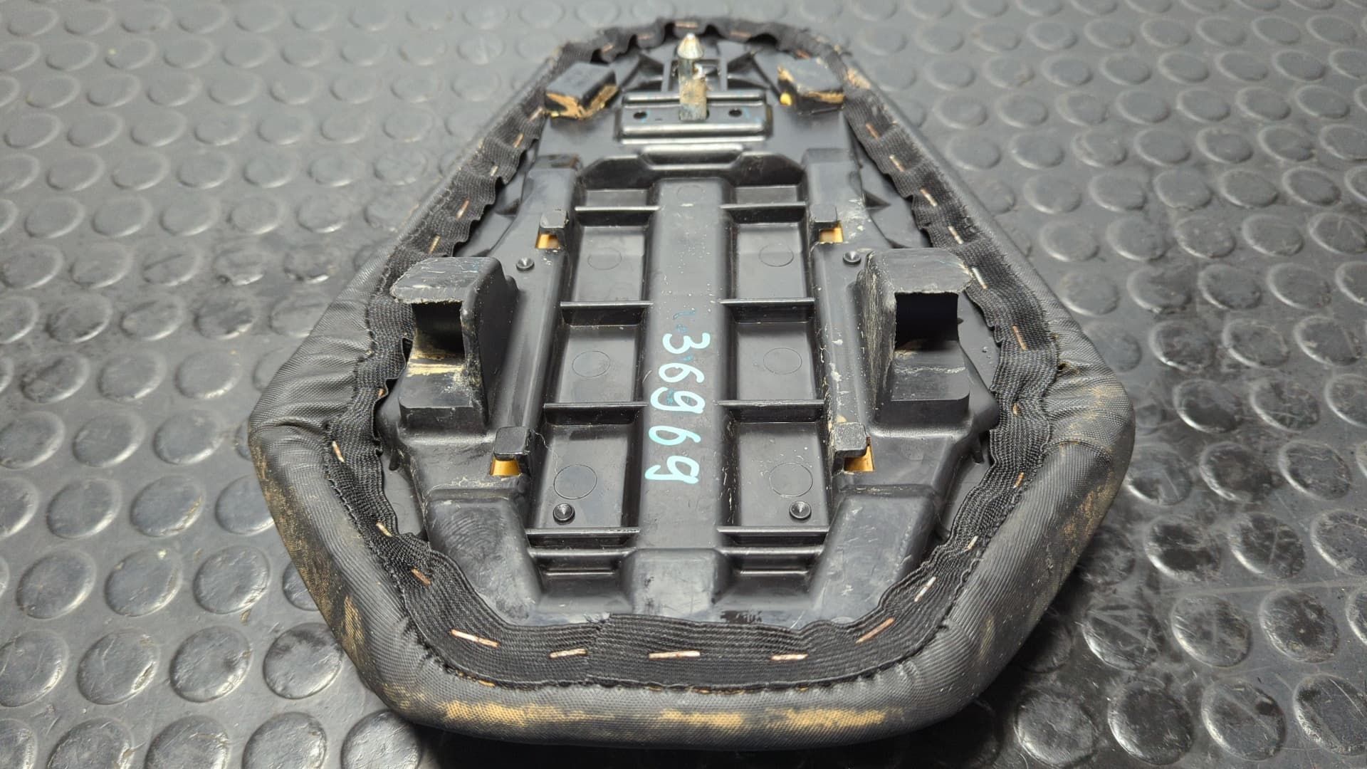 Recambio de ASIENTO TRASERO para KTM 125 DUKE * 125CC referencia OEM IAM DJ211007 - GRIS 2
