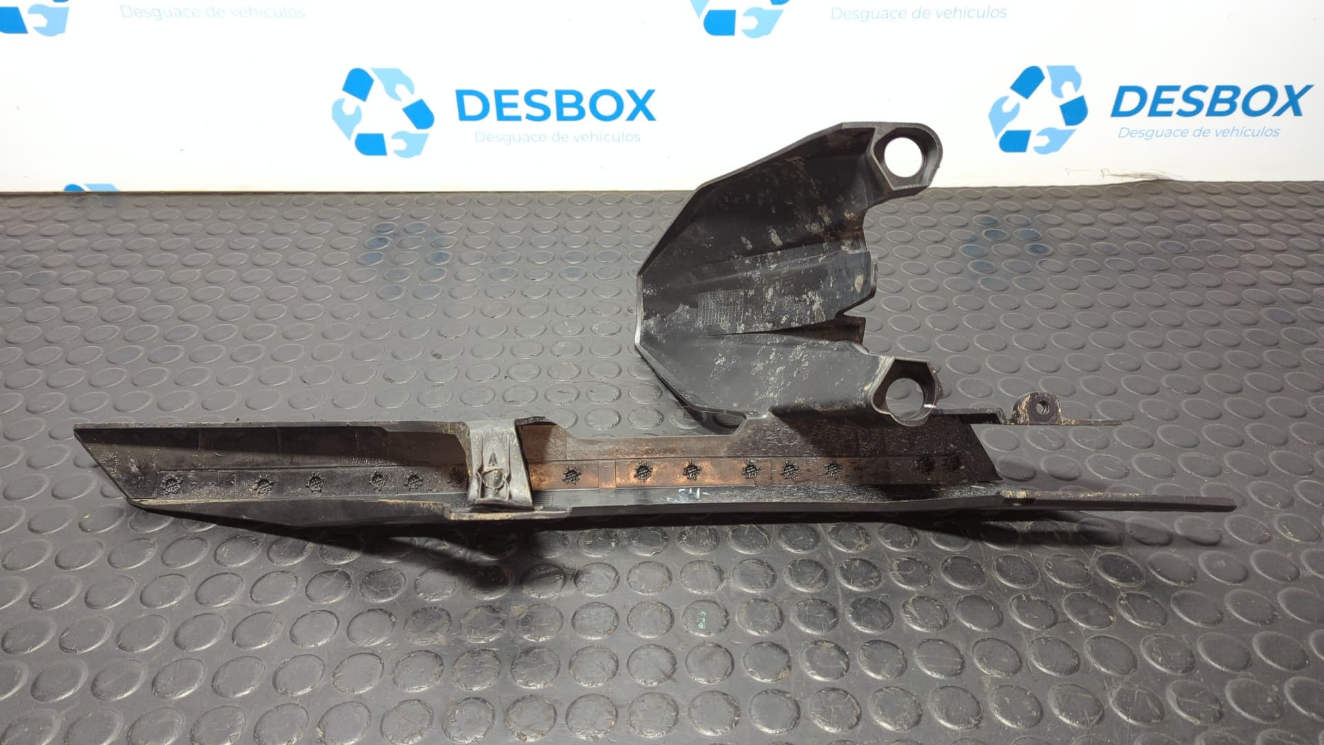 Recambio de CUBRECADENA para KTM 125 DUKE * 125CC referencia OEM IAM JP181215 - GRIS 3
