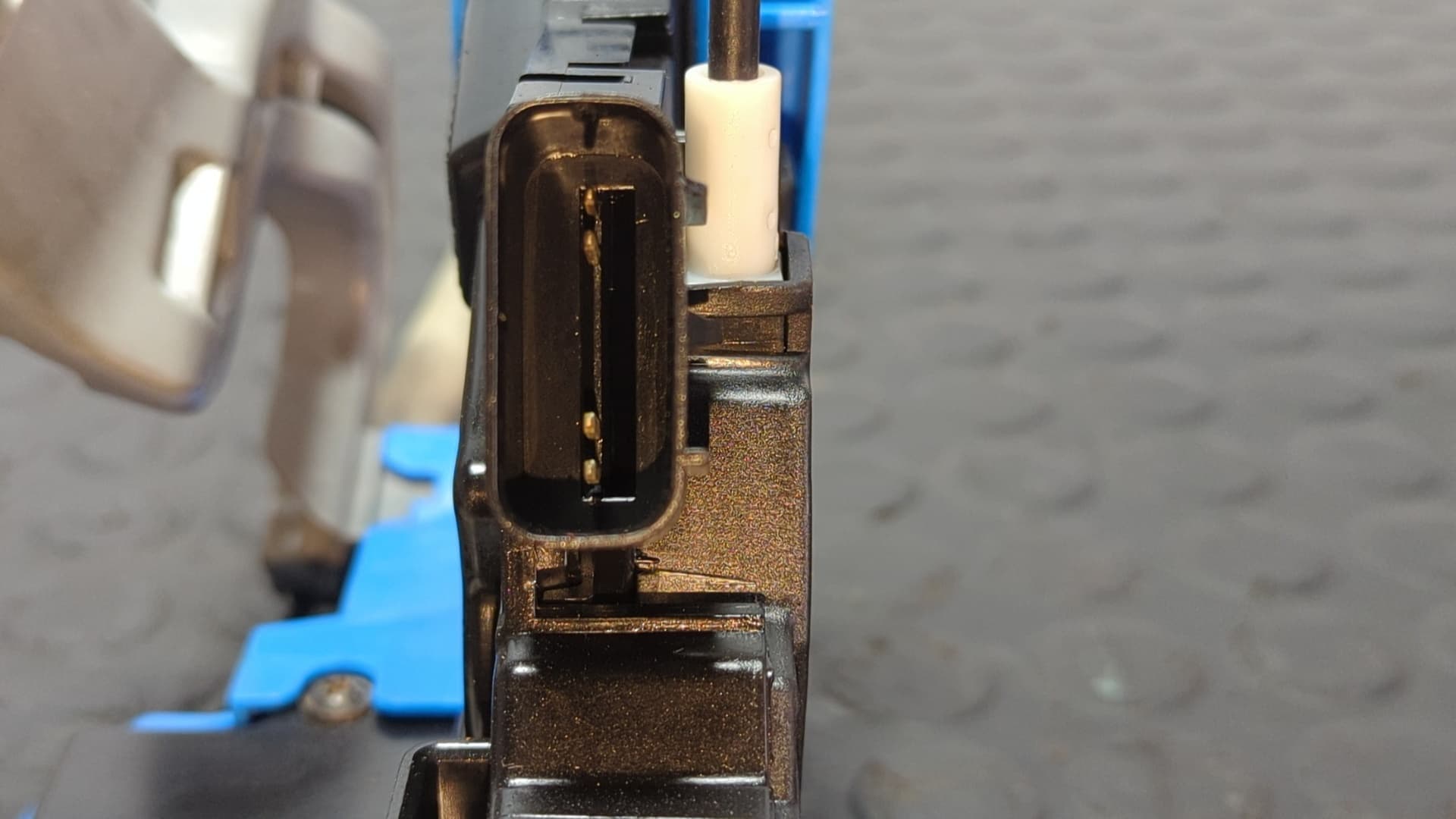 Recambio de CERRADURA PUERTA TRASERA DERECHA para KIA CEE'D D4FC referencia OEM IAM 81420A2100 - AZUL 2