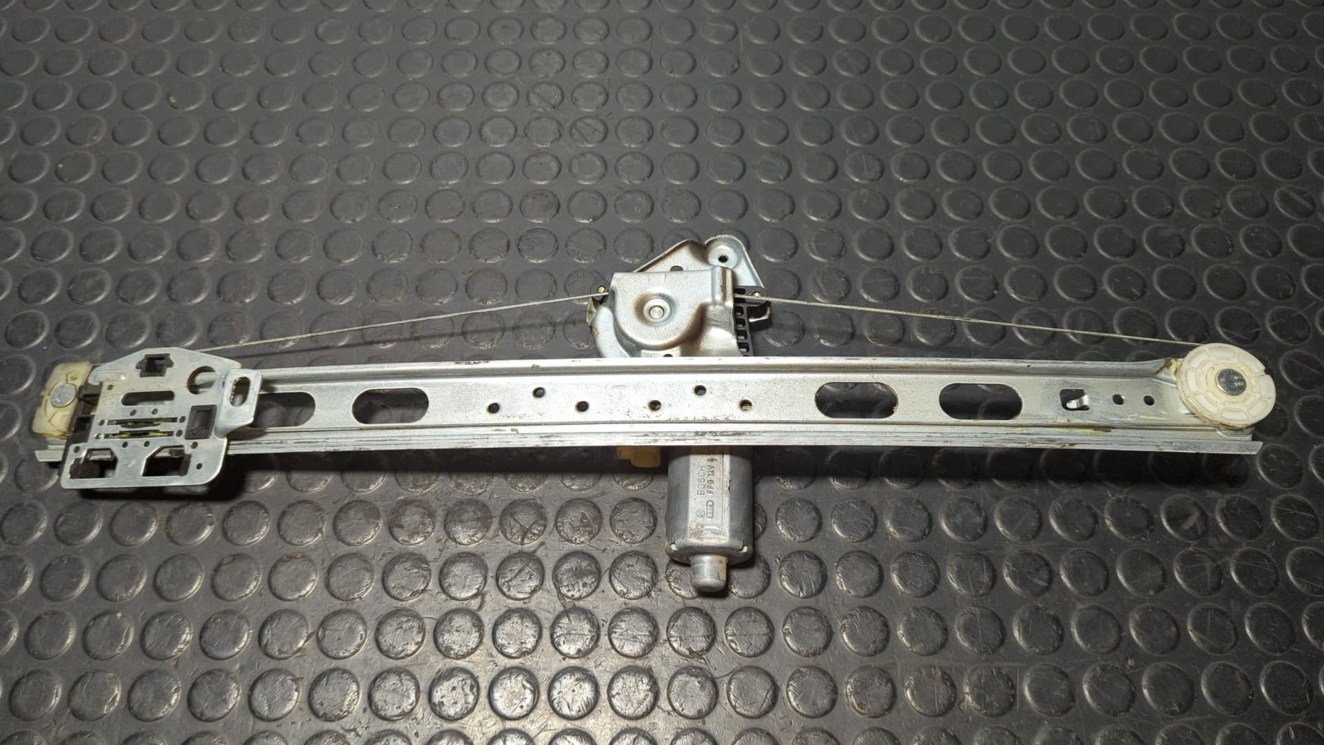 Recambio de ELEVALUNAS TRASERO IZQUIERDO para MERCEDES-BENZ CLASE M (W163) 270 CDI 612963 referencia OEM IAM 119017100 - GRIS 4