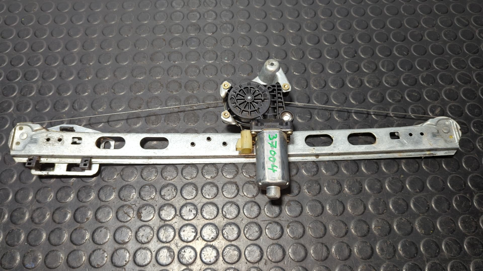 Recambio de ELEVALUNAS TRASERO DERECHO para MERCEDES-BENZ CLASE M (W163) 270 CDI 612963 referencia OEM IAM 119016100 - GRIS