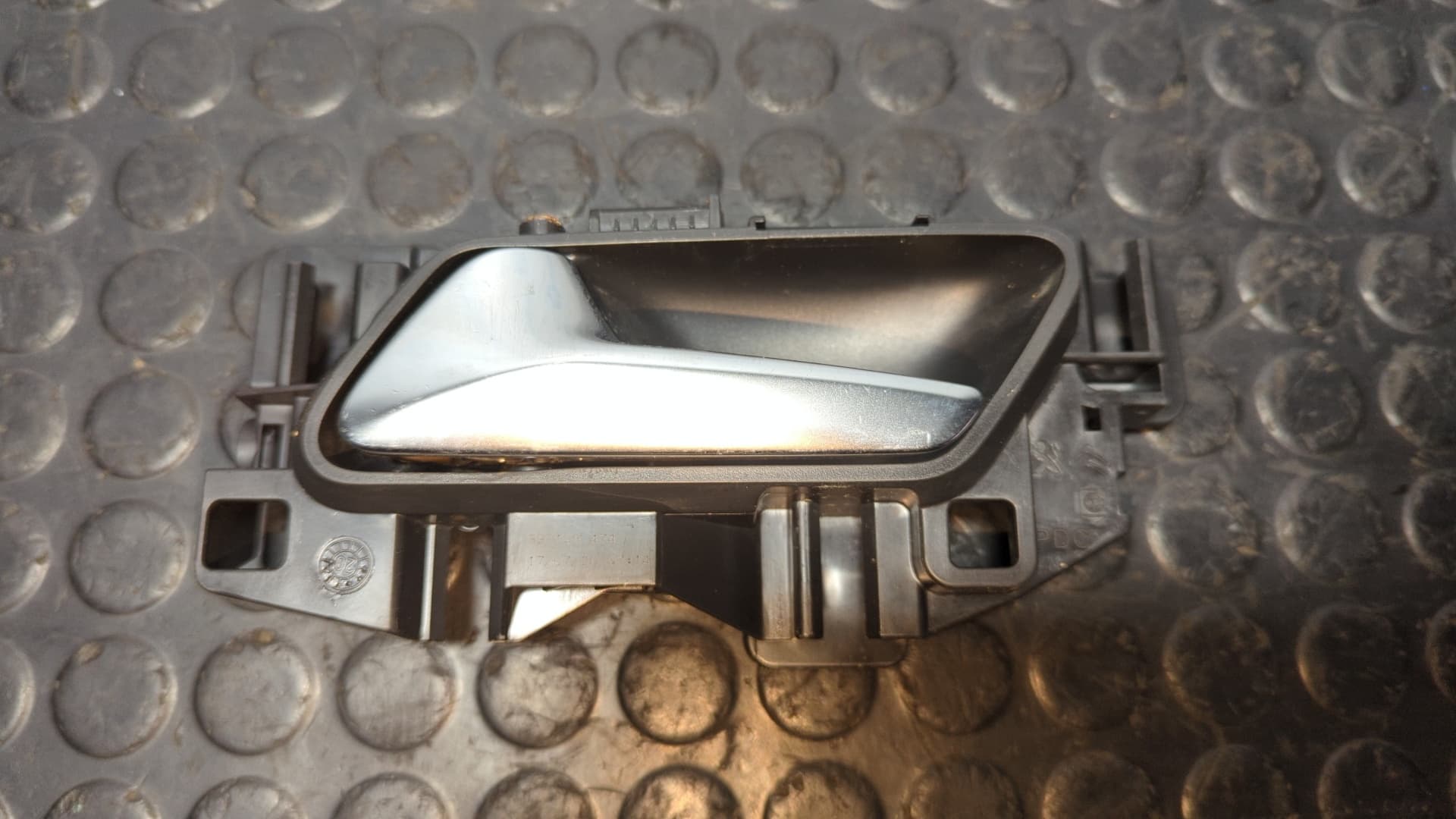 Recambio de MANETA INTERIOR DELANTERA IZQUIERDA para OPEL CORSA F * ZK01 referencia OEM IAM 39198474 - ROJO