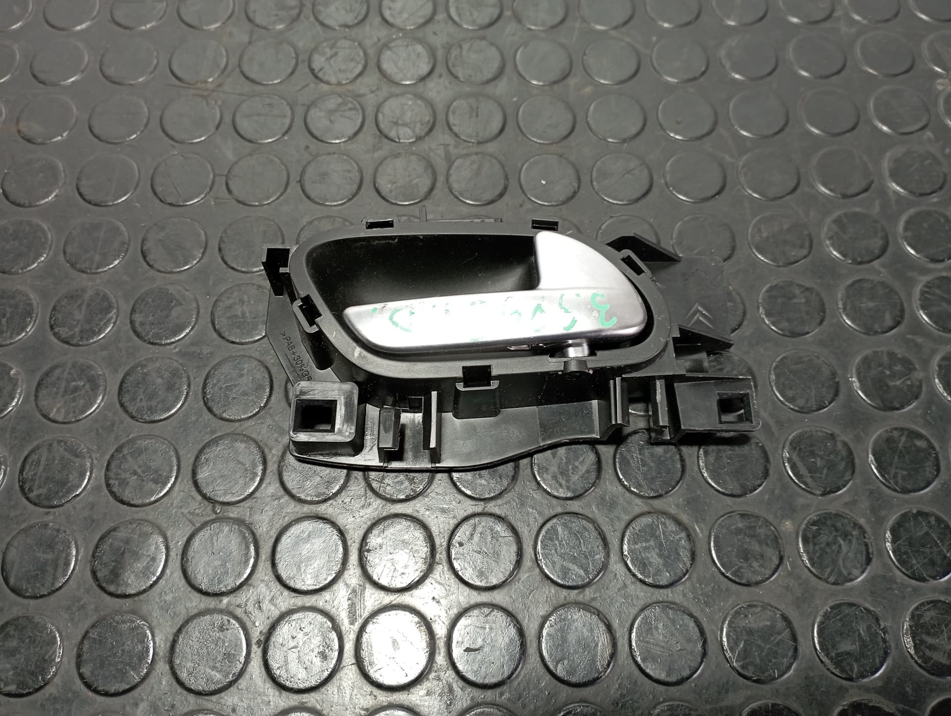 Recambio de MANETA INTERIOR LATERAL DERECHA para PEUGEOT 208 1.2 PURETECH HM05 referencia OEM IAM 303965 - AZUL