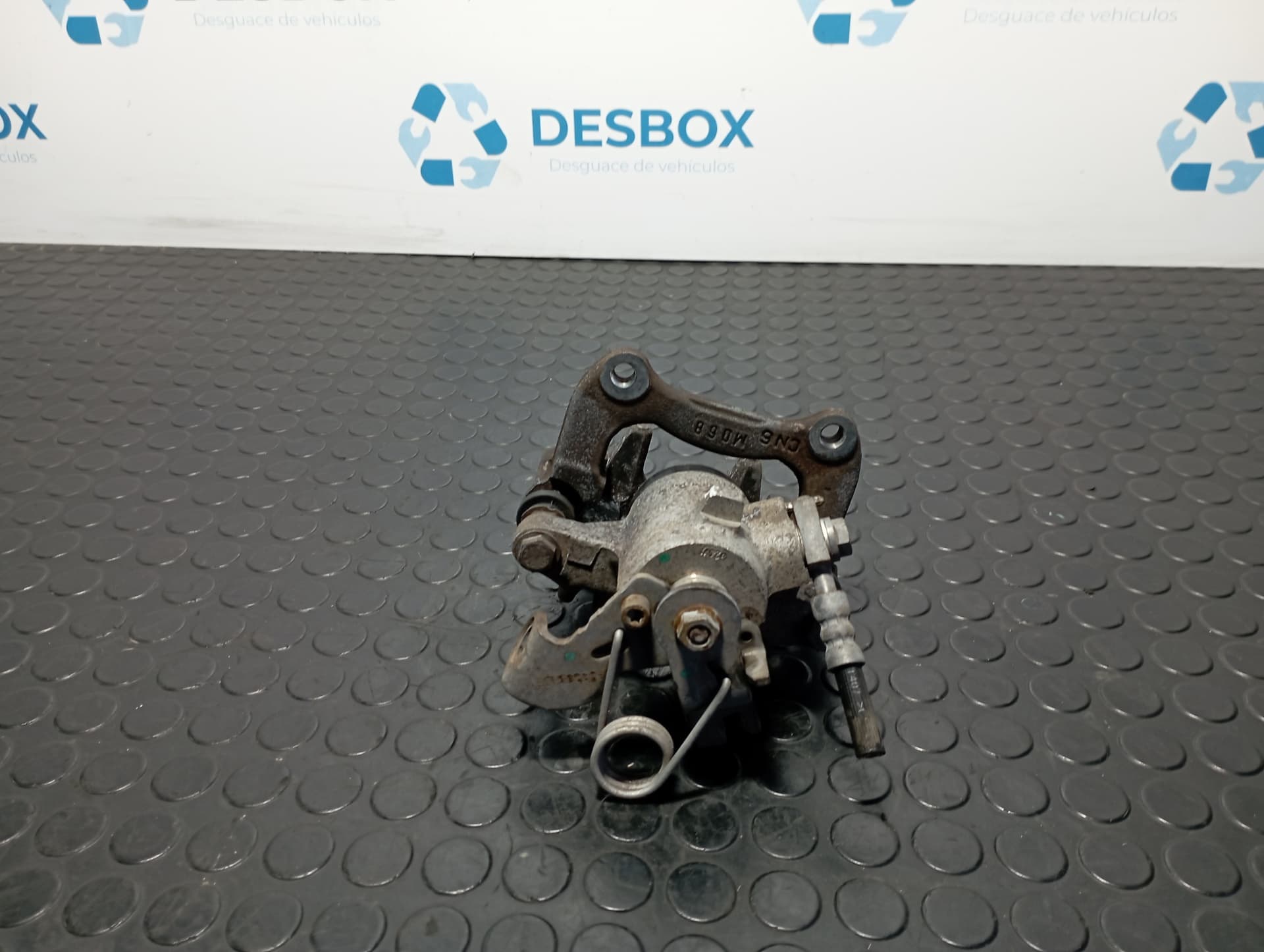 Recambio de PINZA DE FRENO TRASERA DERECHA para SEAT EXEO ST (3R5)(2009>) 2.0 TDI CAGA referencia OEM IAM M068 - NEGRO 2