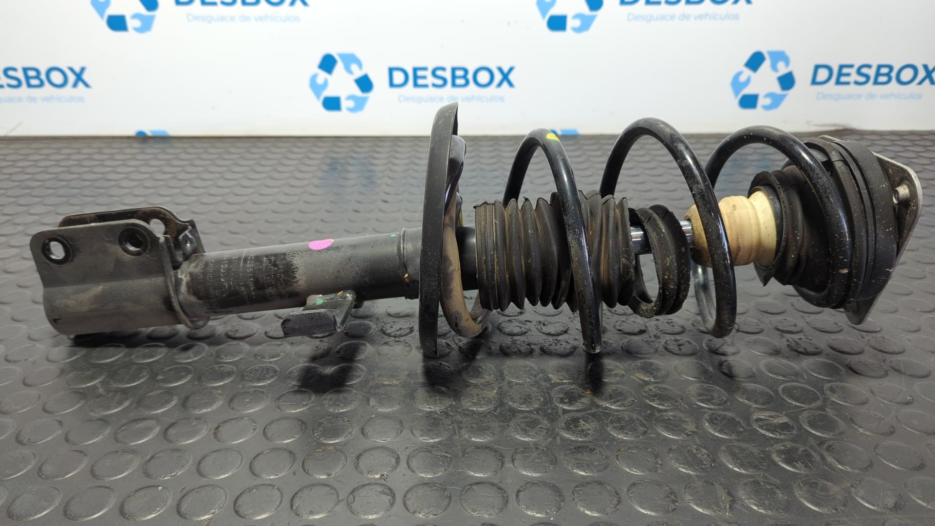 Recambio de AMORTIGUADOR DELANTERO DERECHO para RENAULT CLIO IV 1.2 D4F D7  referencia OEM IAM 543022511R - BLANCO