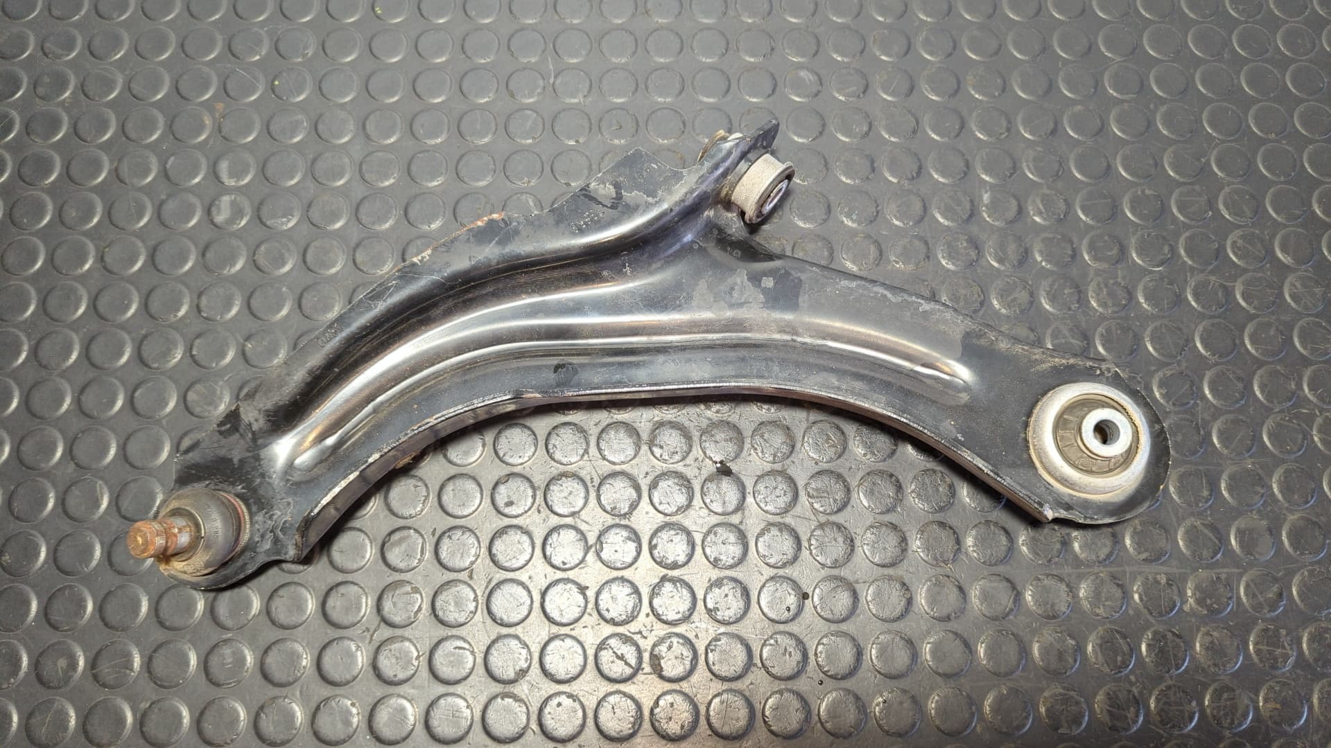 Recambio de BRAZO IZQUIERDO INFERIOR DELANTERO para RENAULT CLIO IV 1.2 D4F D7  referencia OEM IAM 338RG - BLANCO 2