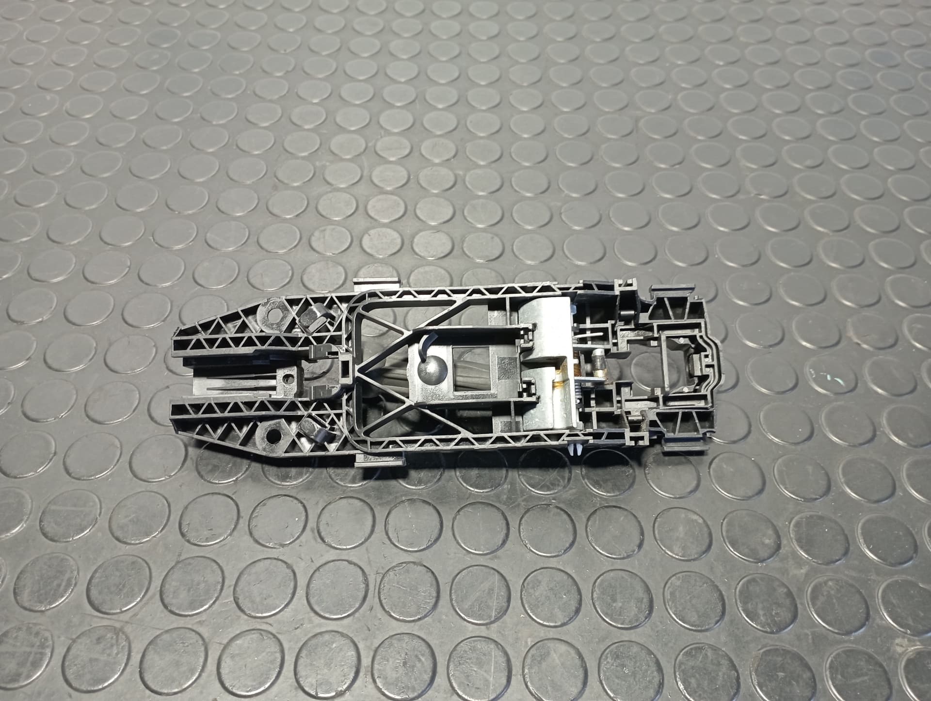 Recambio de SOPORTE MANETA TRASERA DERECHA para SEAT ARONA ARONA 1.0 TSI CHZ referencia OEM IAM 839885H - NARANJA 2