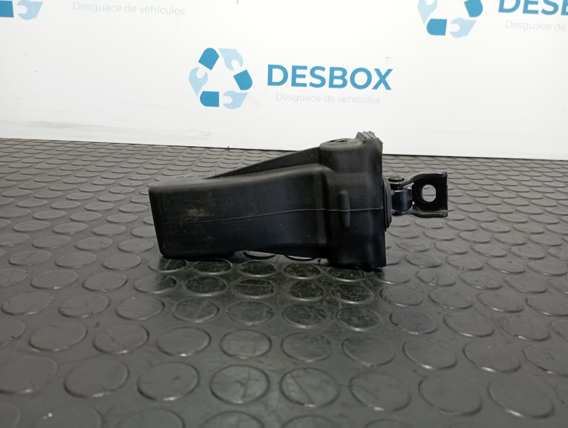 Recambio de RETENEDOR PUERTA DERECHA para SEAT ARONA ARONA 1.0 TSI CHZ referencia OEM IAM 5N0837923A - NARANJA 2