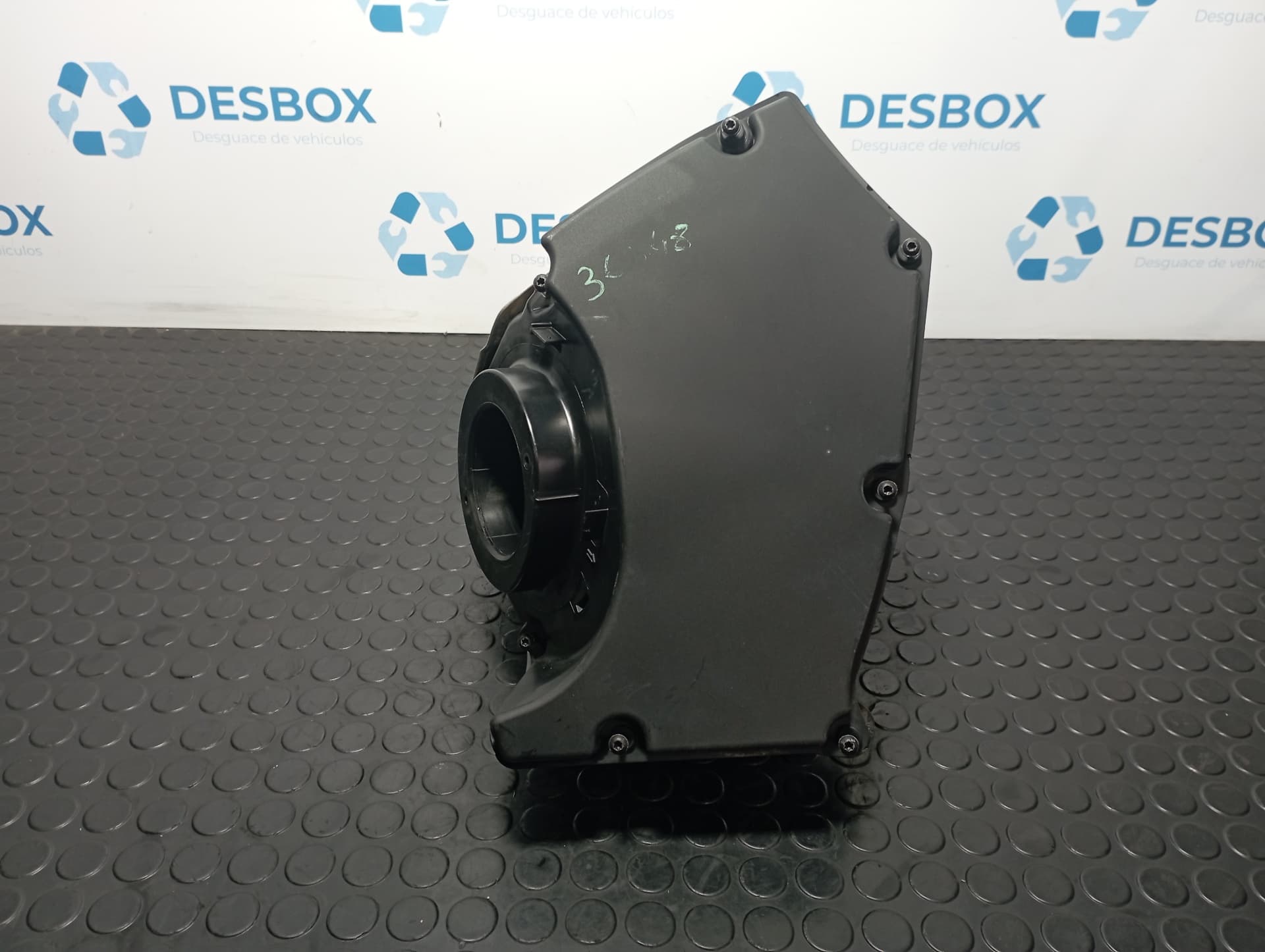 Recambio de CAJA FILTRO AIRE para AUDI A4 BERLINA (8W2) 2.0 TDI DEUA referencia OEM IAM 8K0133837T - BLANCO