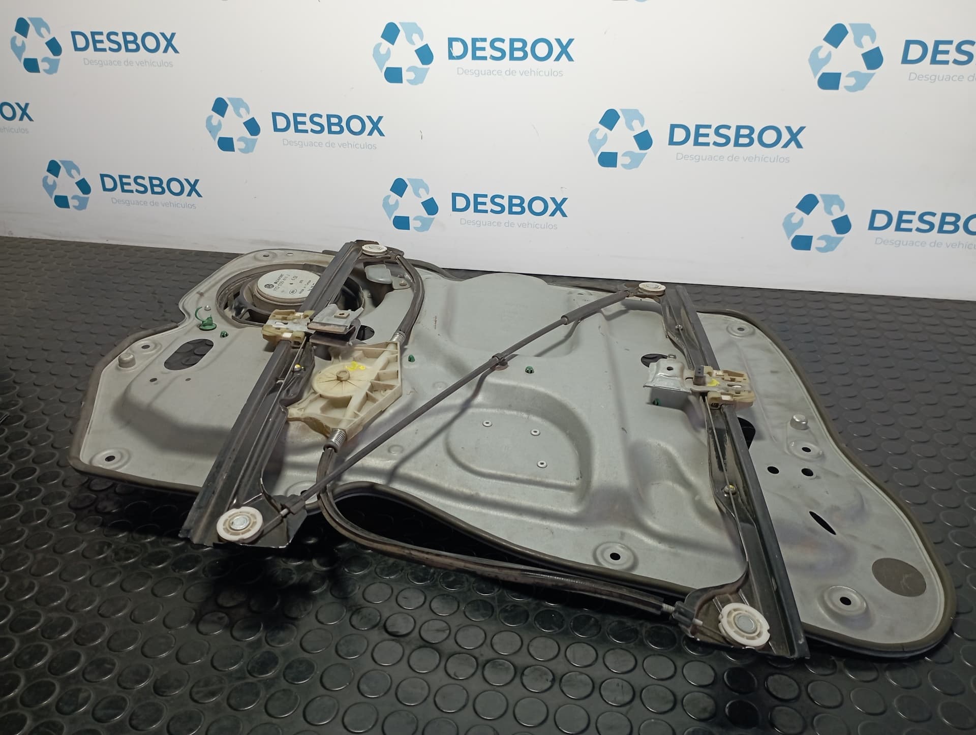 Recambio de ELEVALUNAS DELANTERO DERECHO para VOLKSWAGEN CADDY KA/KB (2K) BLS referencia OEM IAM 1T0837756 - BLANCO