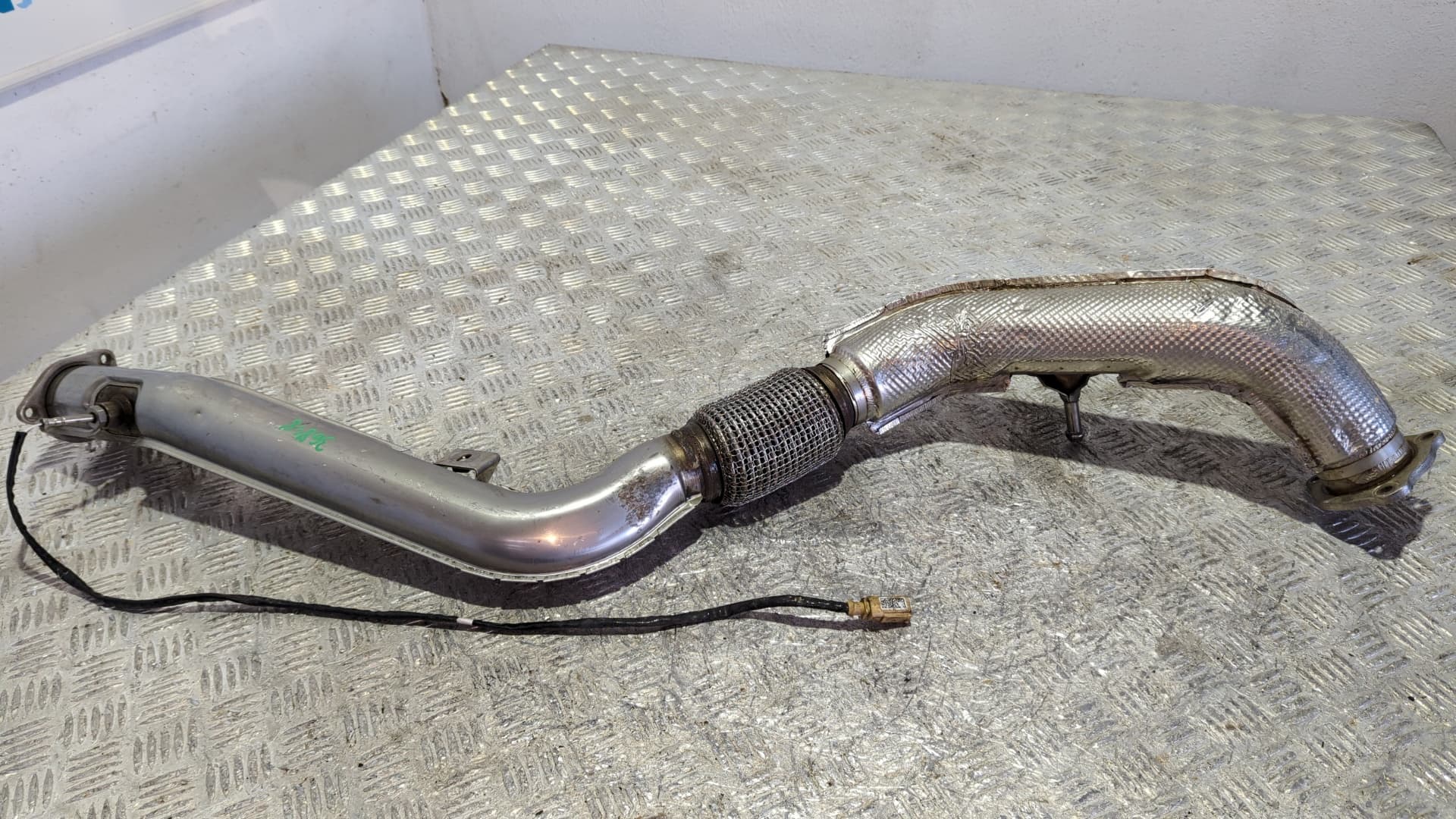 Recambio de TUBO FLEXIBLE ESCAPE para AUDI A4 BERLINA (8W2) 2.0 TDI DEUA referencia OEM IAM 8W0253097D - BLANCO 2