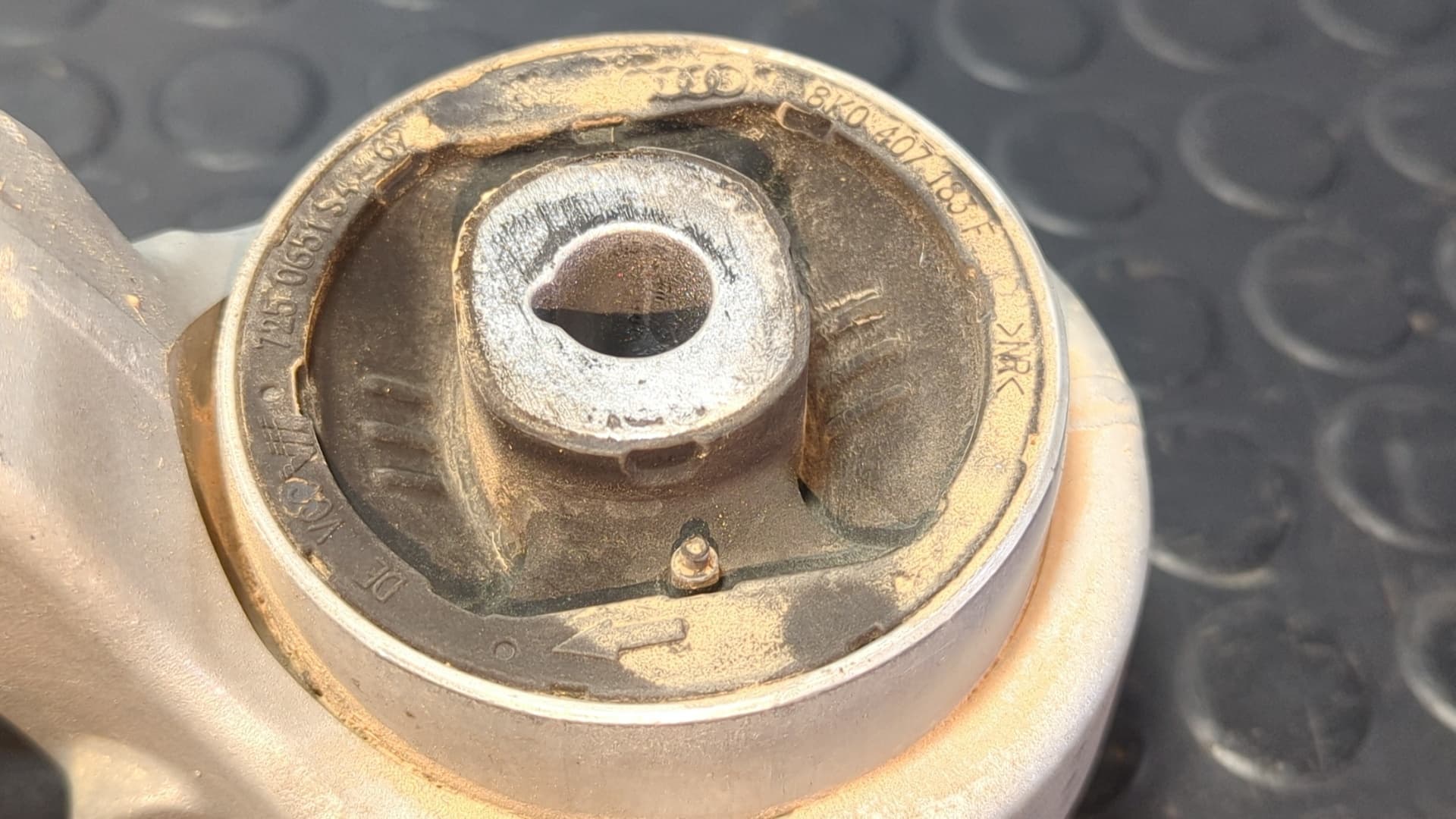 Recambio de BRAZO DERECHO INFERIOR DELANTERO para AUDI A4 BERLINA (8W2) 2.0 TDI DEUA referencia OEM IAM 8W0407694A - BLANCO 3