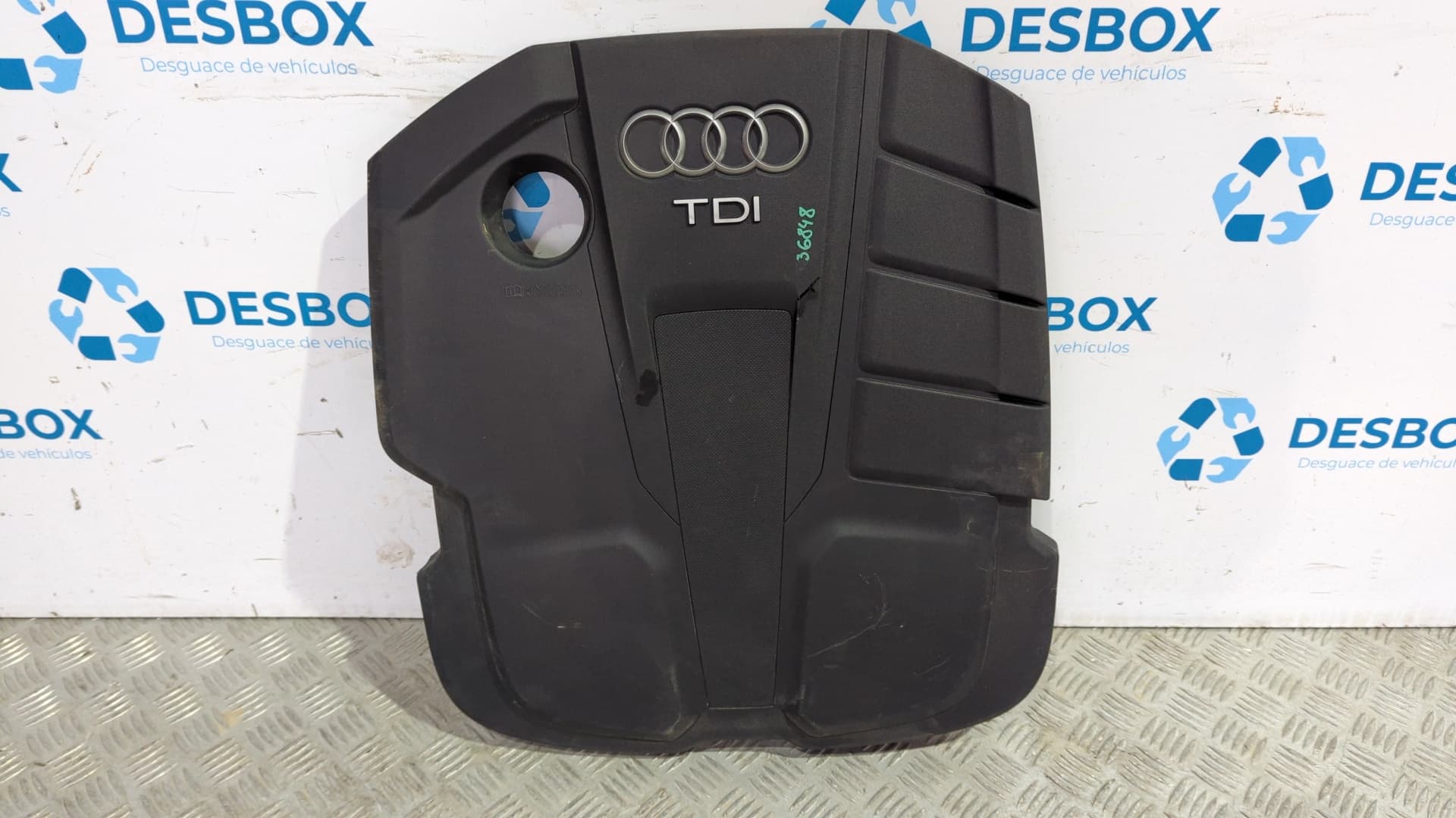 Recambio de TAPA MOTOR para AUDI A4 BERLINA (8W2) DEUA referencia OEM IAM 04L103925R - BLANCO