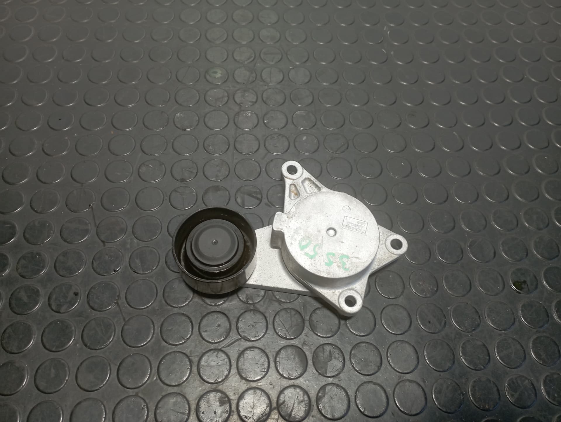 Recambio de TENSOR CORREA AUXILIAR para HYUNDAI I20 ACTIVE Classic blue G3LC referencia OEM IAM 2528104520 - ROJO
