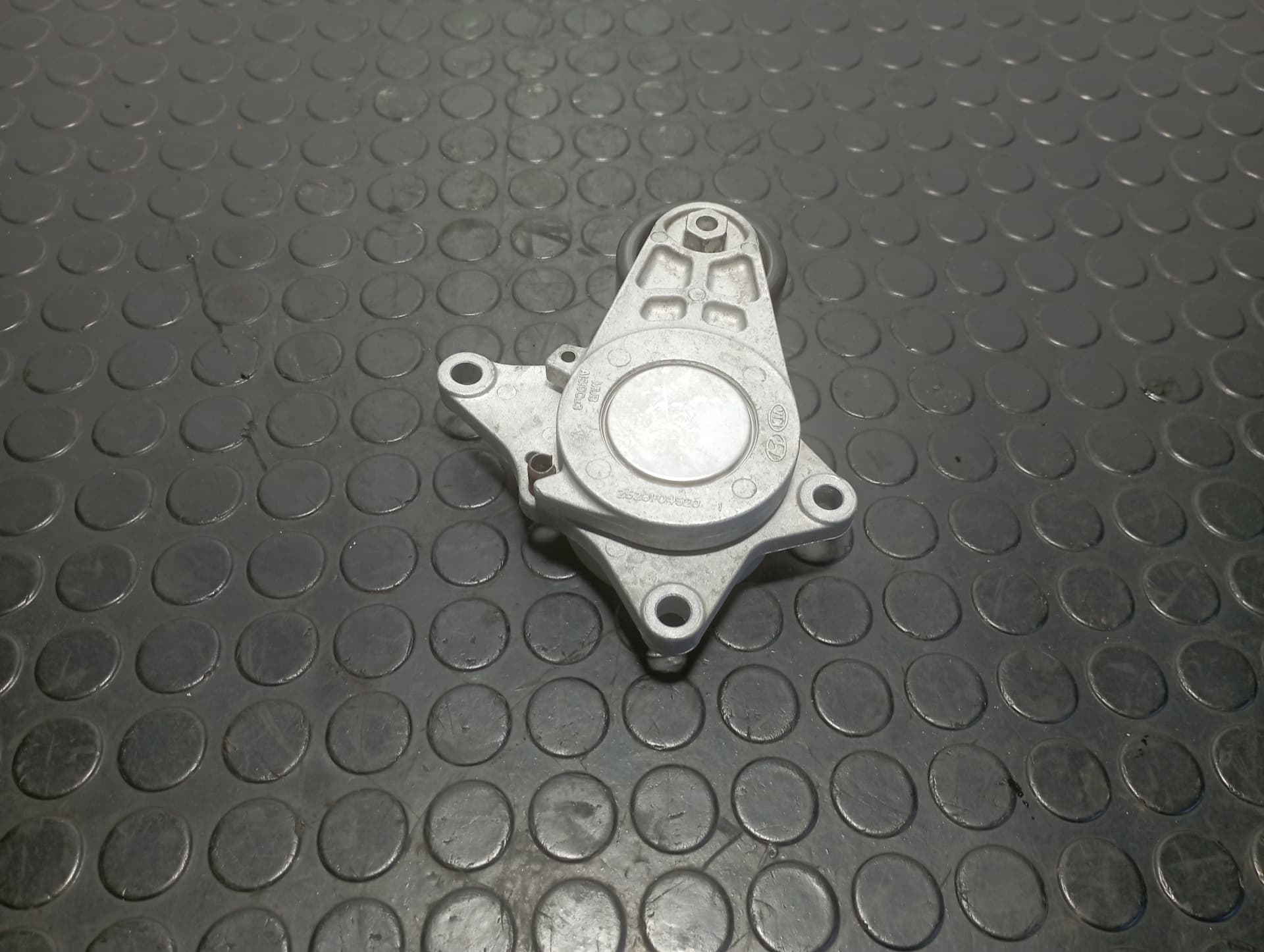 Recambio de TENSOR CORREA AUXILIAR para HYUNDAI I20 ACTIVE Classic blue G3LC referencia OEM IAM 2528104520 - ROJO 2