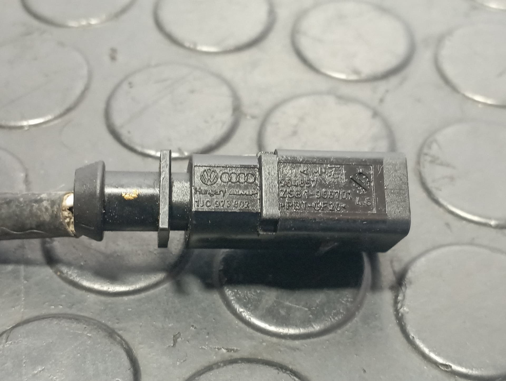 Recambio de SENSOR para AUDI A4 BERLINA (8W2) 2.0 TDI DEUA referencia OEM IAM 1J0973802 - BLANCO 2