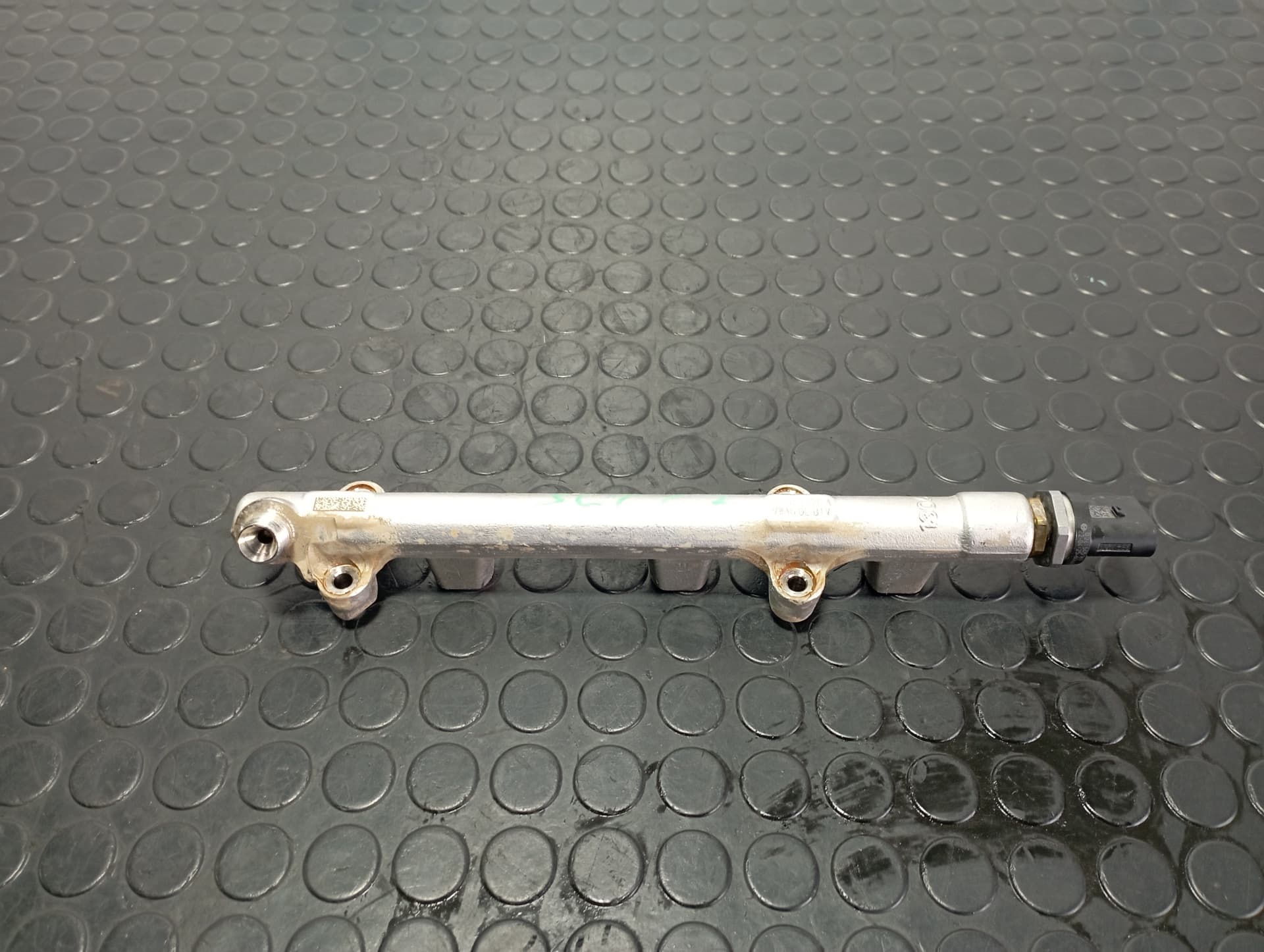 Recambio de RAMPA INYECTORA para VOLKSWAGEN POLO VI (AE1) * DLAC referencia OEM IAM 05C133320A - BLANCO 3
