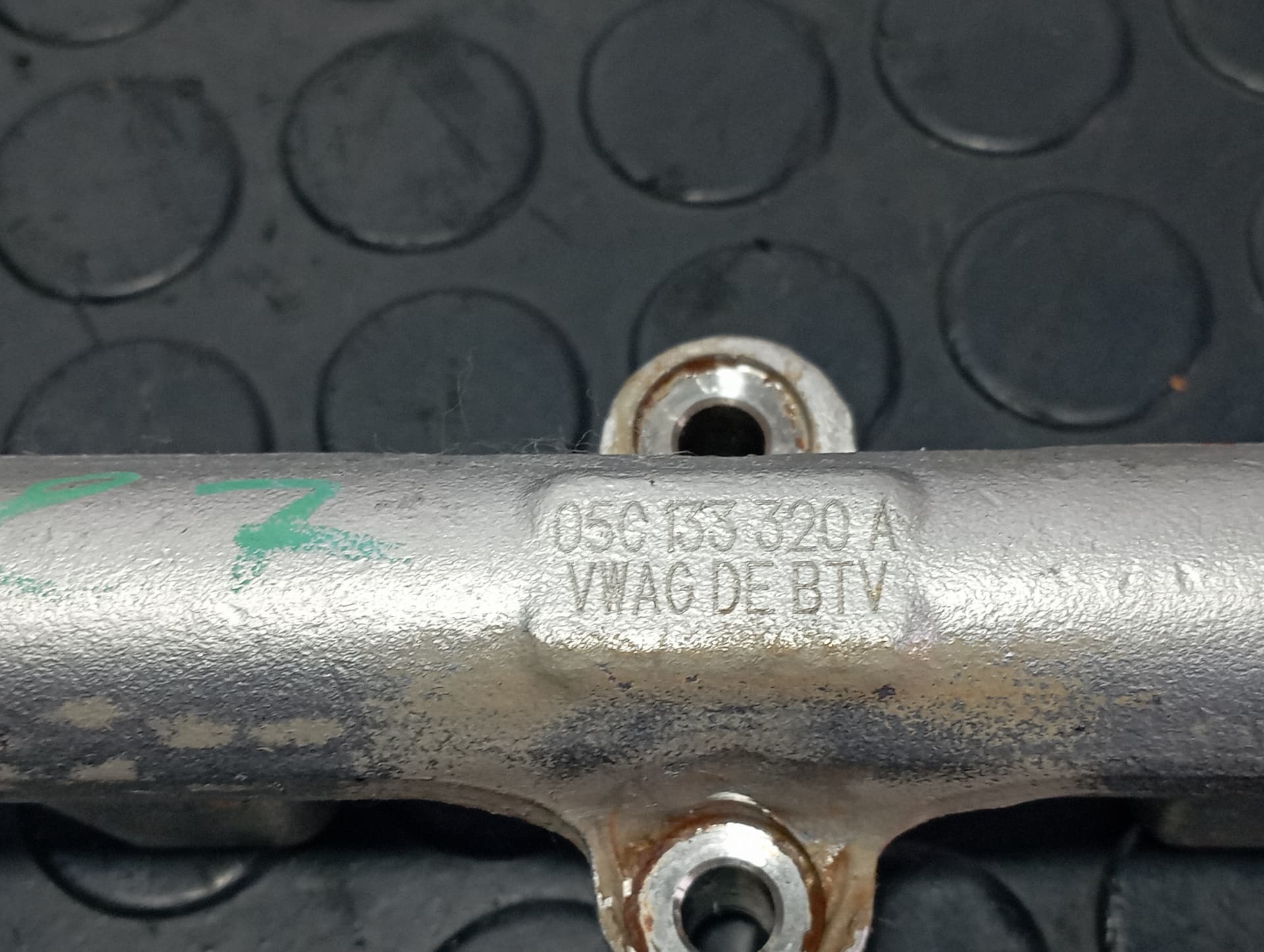 Recambio de RAMPA INYECTORA para VOLKSWAGEN POLO VI (AE1) * DLAC referencia OEM IAM 05C133320A - BLANCO 4