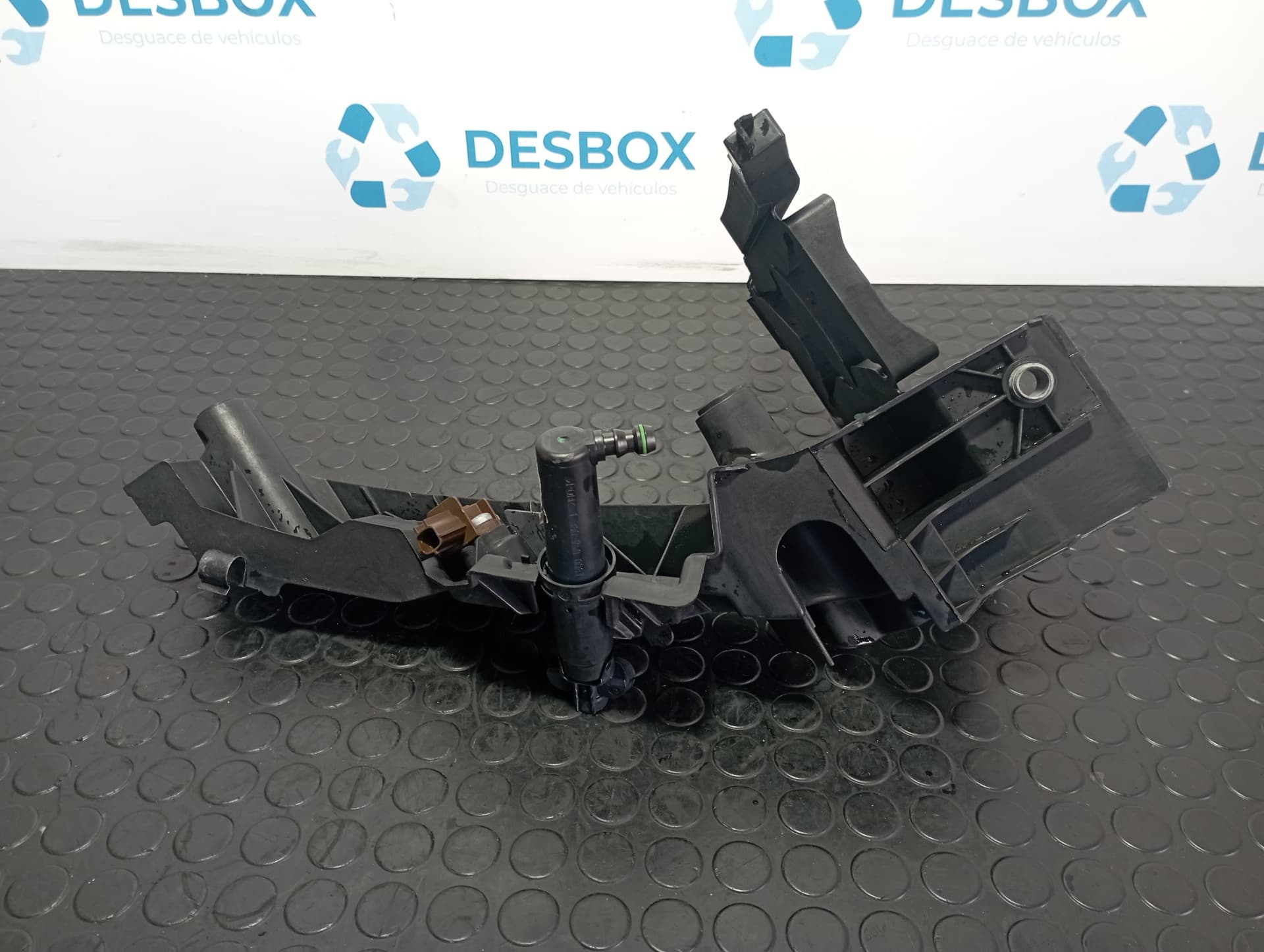 Recambio de SOPORTE FARO IZQUIERDO para AUDI Q5 (8R) Q5 2.0 TDI CGL referencia OEM IAM 8R0805607 - NEGRO